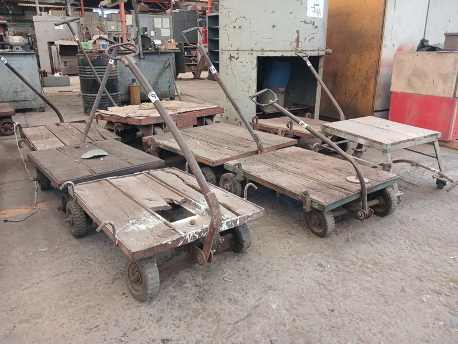 LOT OF METALLIC PLATFORM TROLLEY