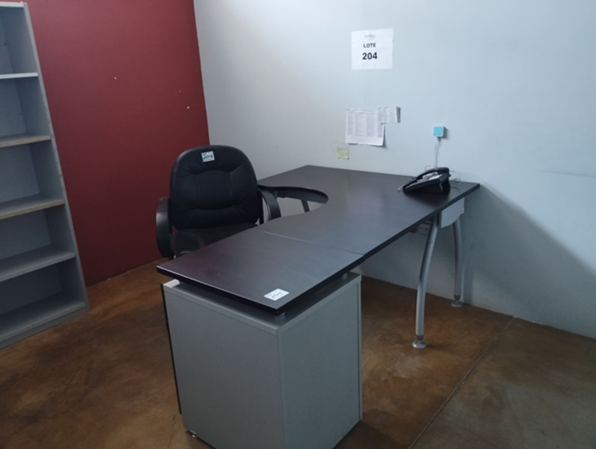 LOT OF OFFICE FURNITURE - Image 2 of 7
