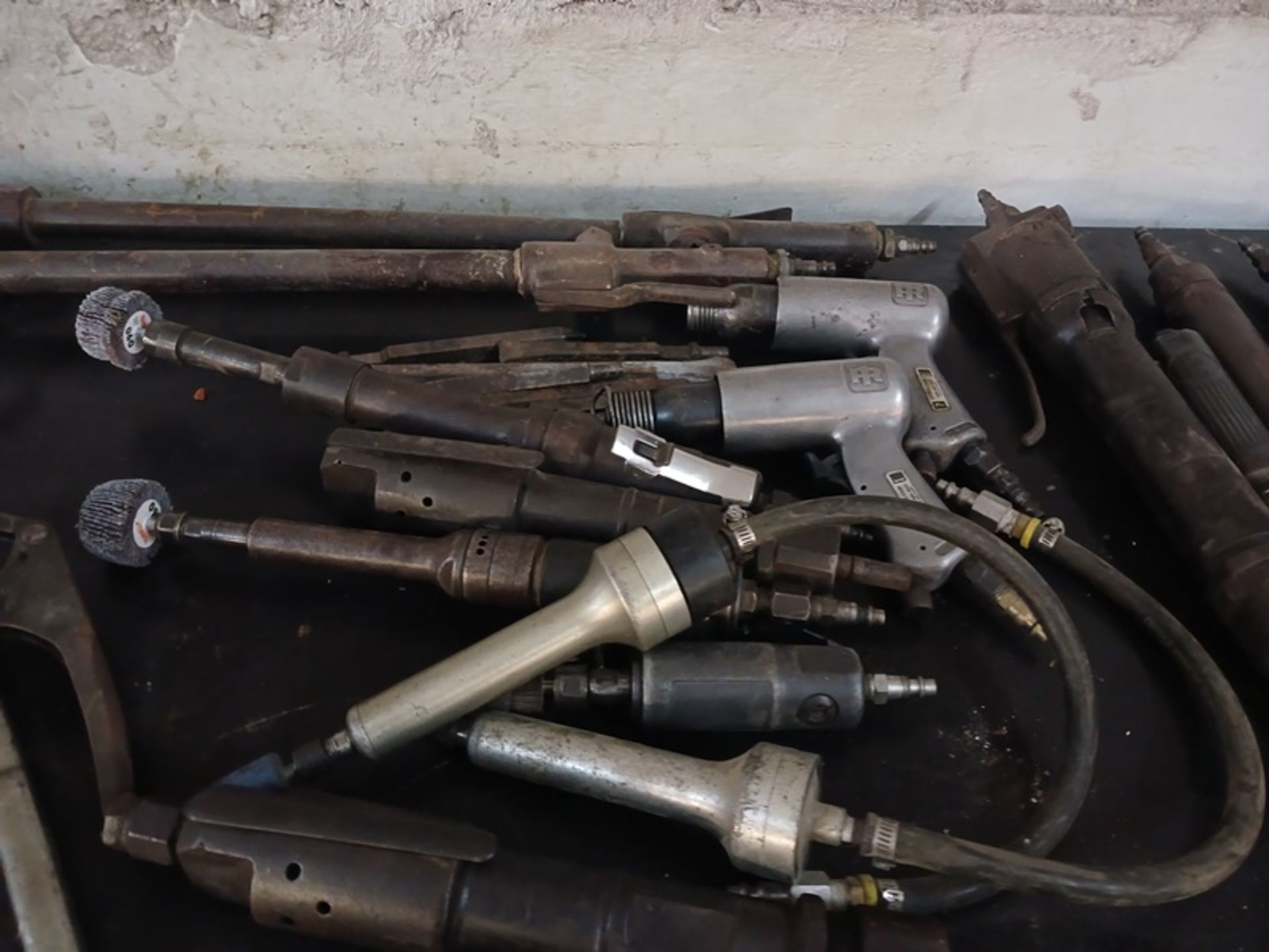 LOT OF HAND TOOLS - Image 6 of 7