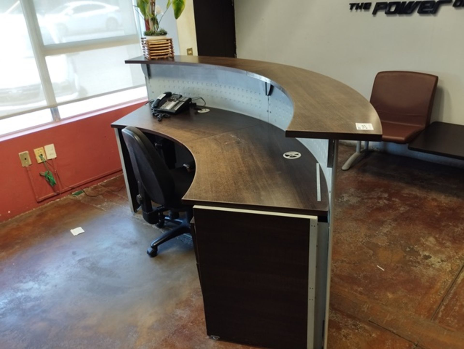 LOT OF OFFICE FURNITURE - Image 2 of 10