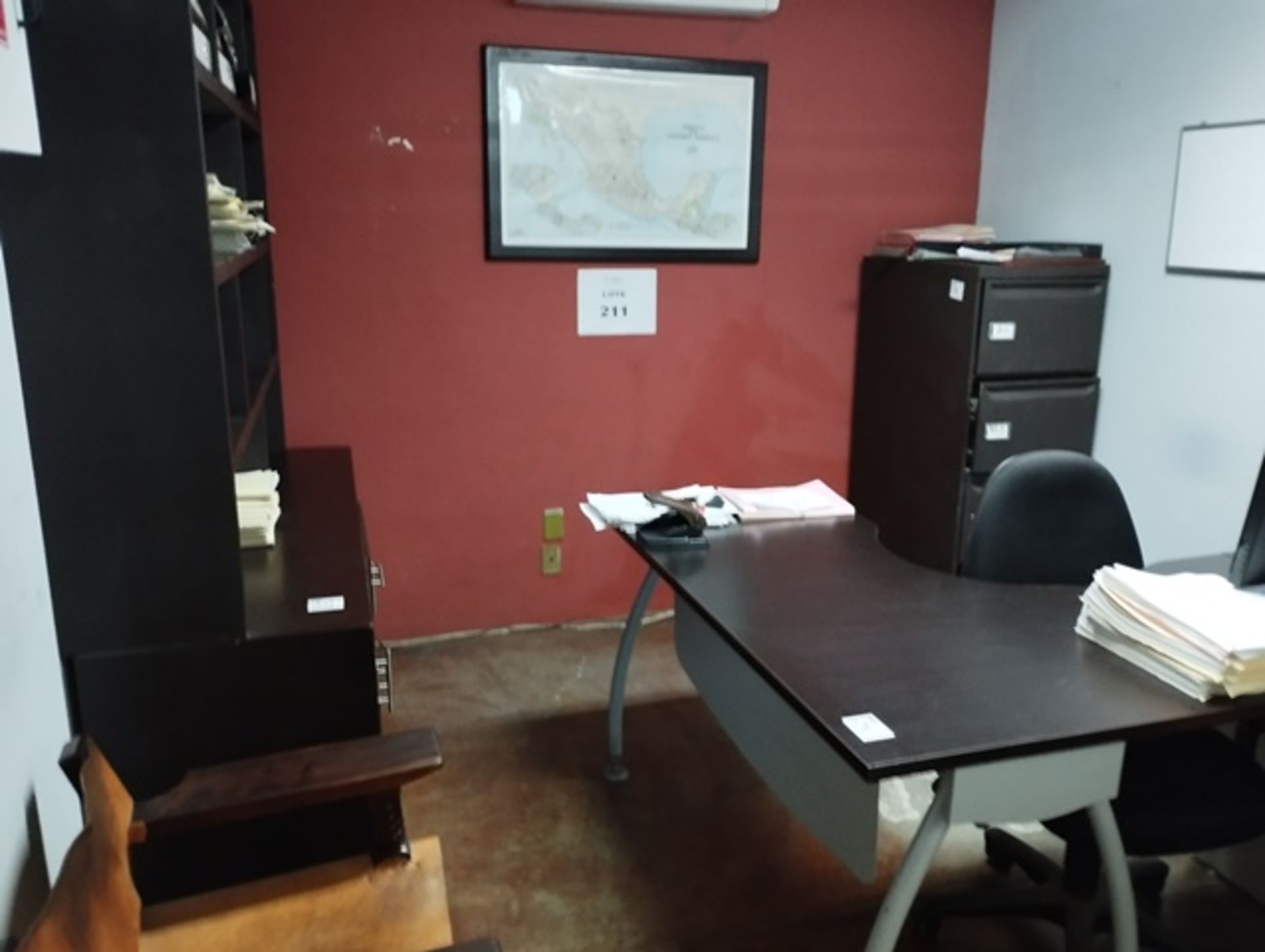 LOT OF OFFICE FURNITURE - Image 5 of 5