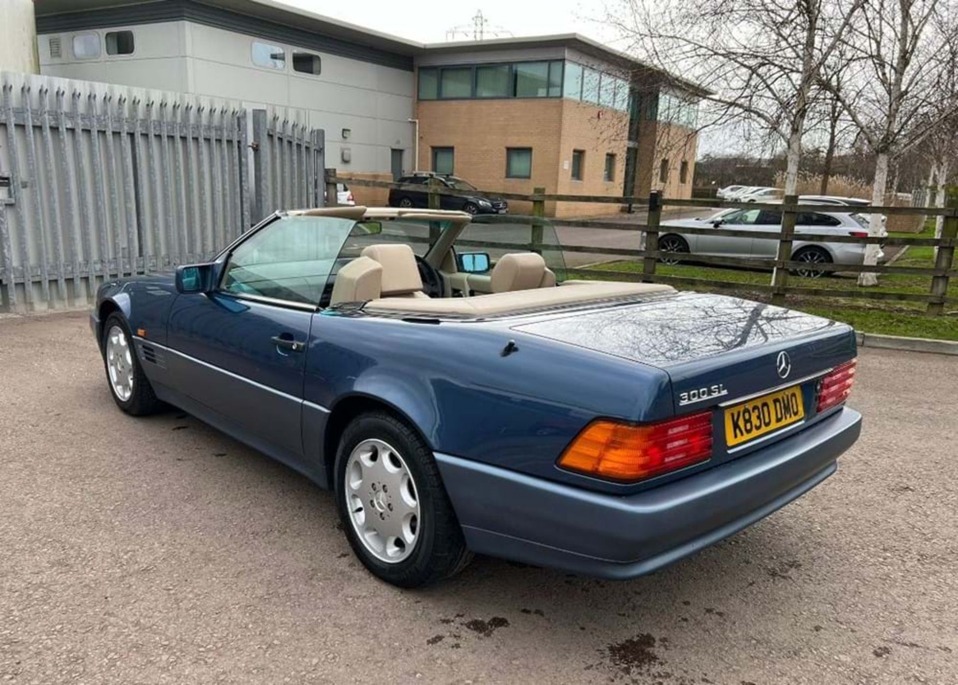 1993 Mercedes-Benz SL300 - Image 4 of 10