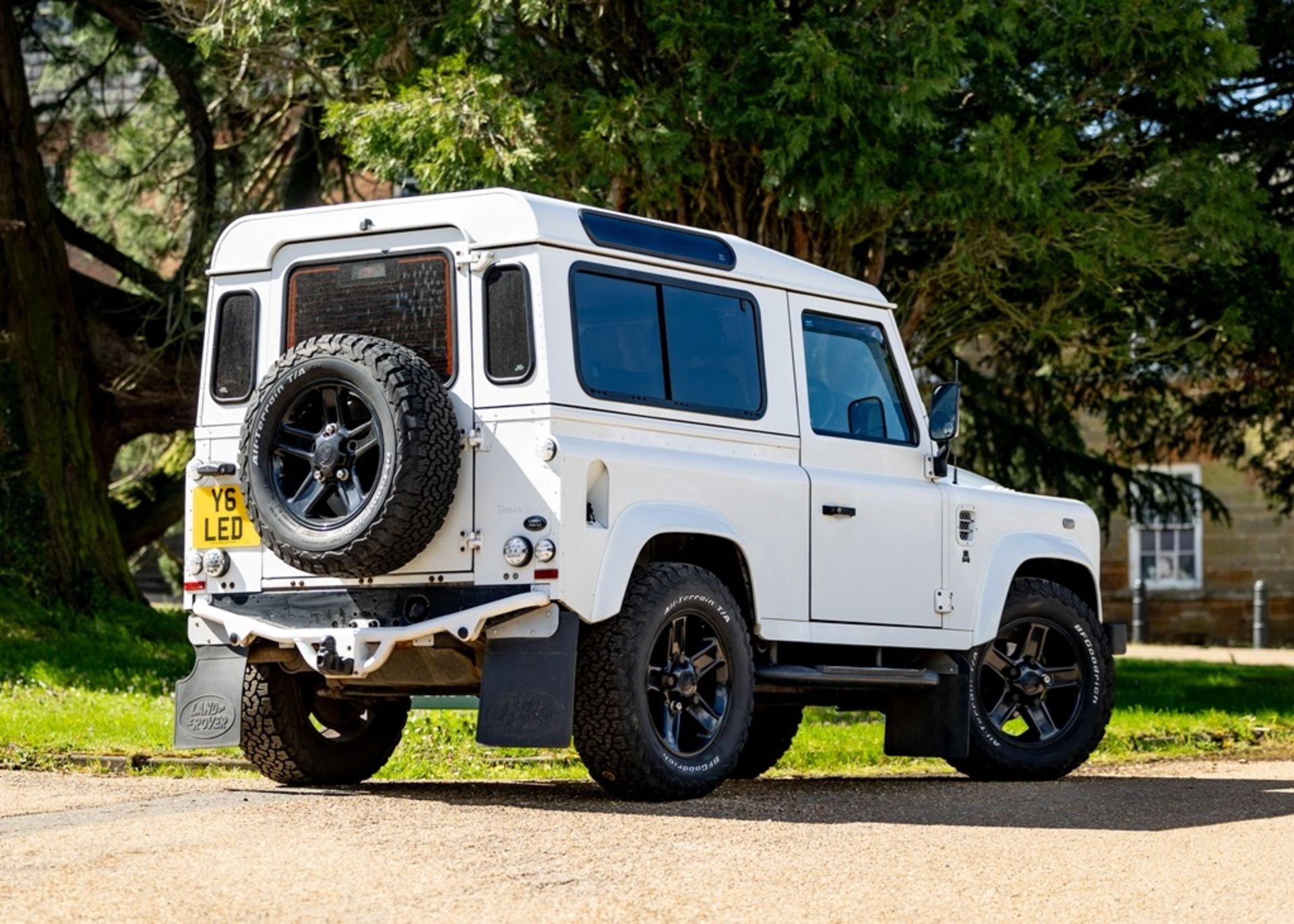 2013 Land Rover Defender 90 XS Urban Truck Glacier Edition - Image 3 of 20