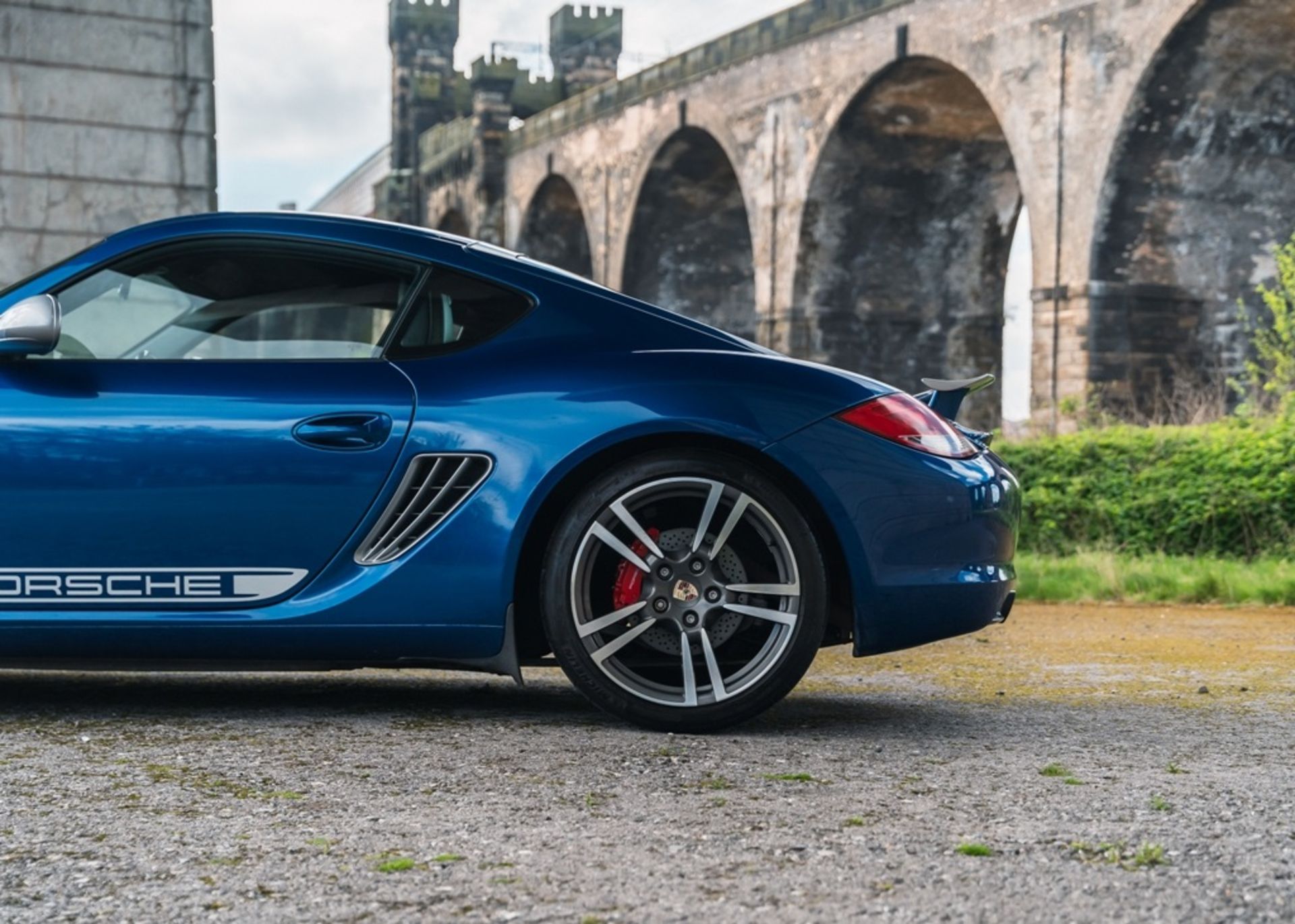 2011 Porsche Cayman R - Image 15 of 30