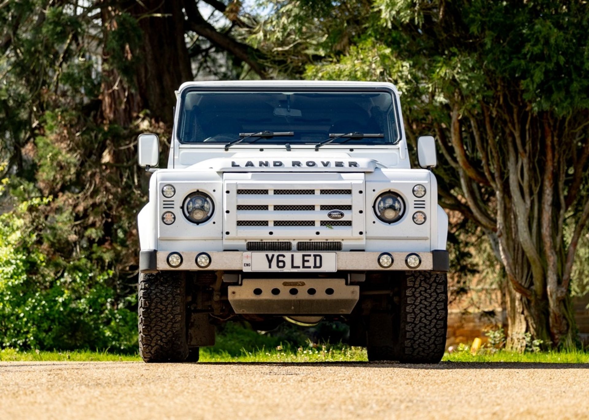 2013 Land Rover Defender 90 XS Urban Truck Glacier Edition - Image 17 of 20