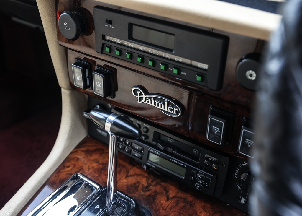1990 Daimler Double-Six Series III (5.3 Litre) No Reserve - Image 15 of 19