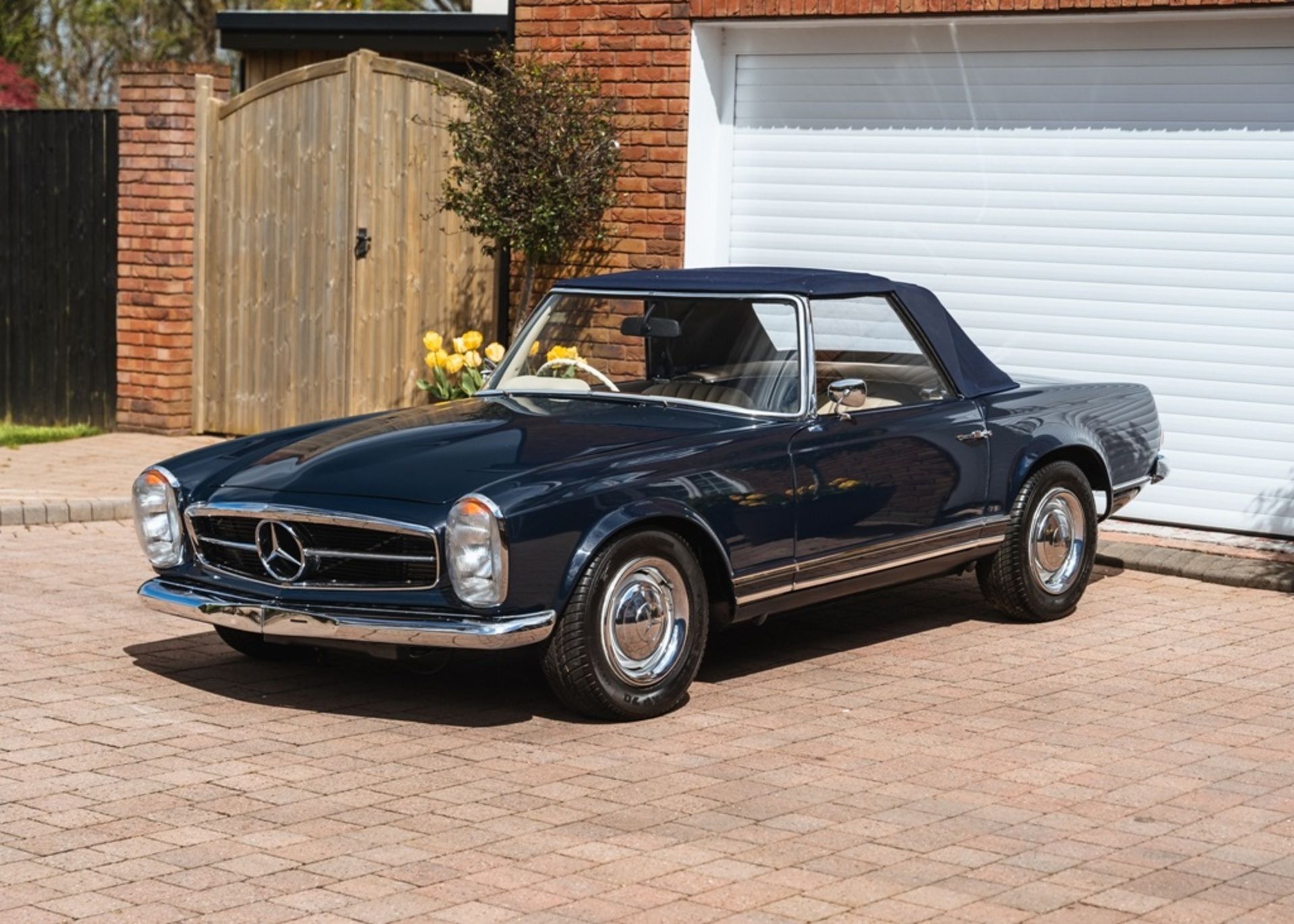 1971 Mercedes-Benz 230 SL Pagoda