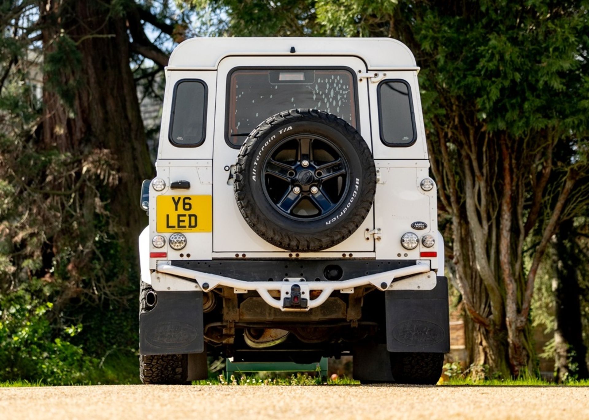2013 Land Rover Defender 90 XS Urban Truck Glacier Edition - Image 13 of 20