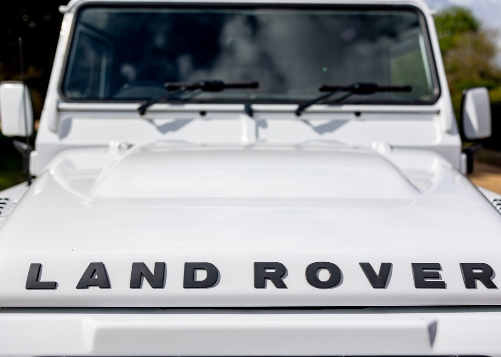 2013 Land Rover Defender 90 XS Urban Truck Glacier Edition - Image 6 of 20