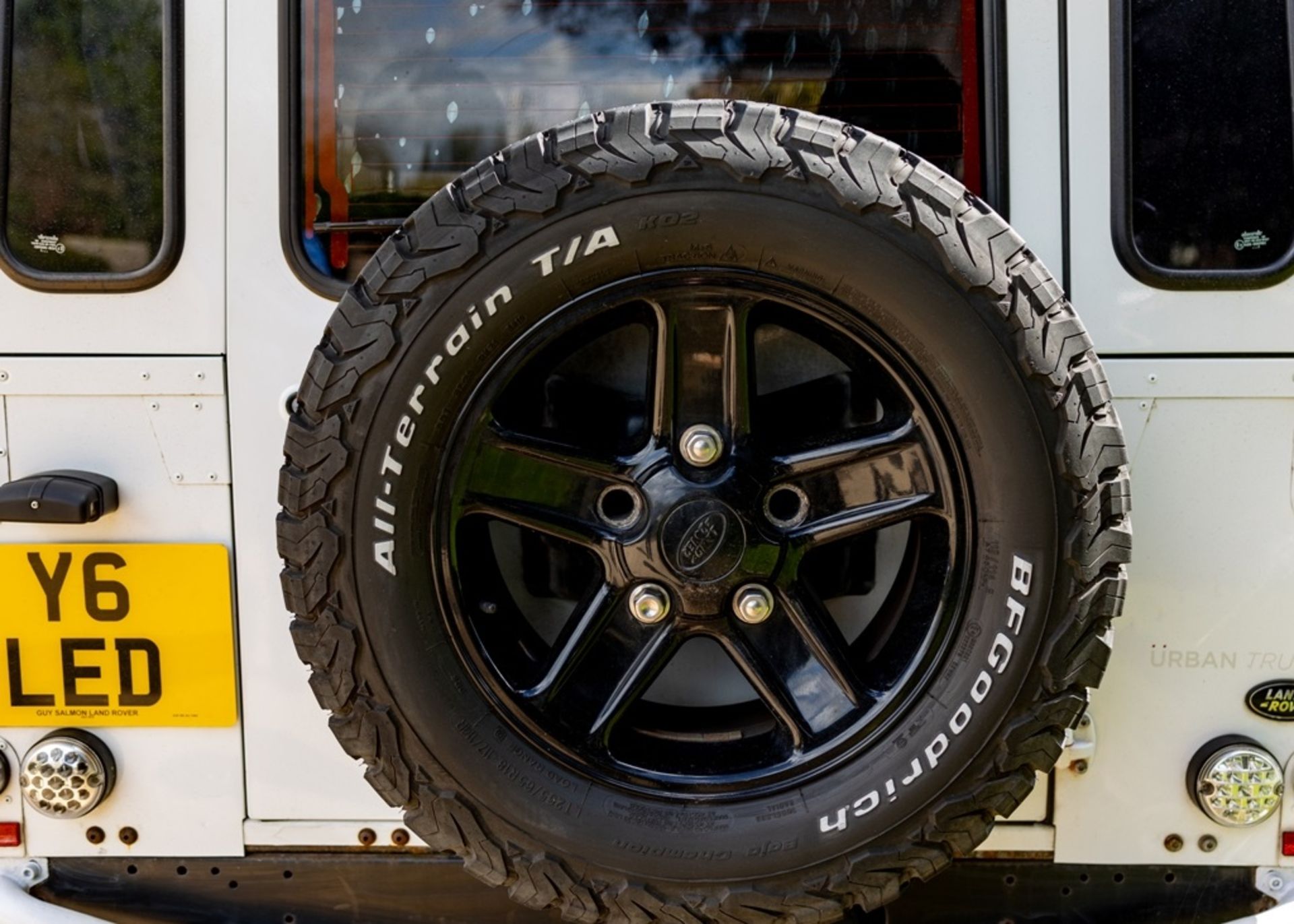 2013 Land Rover Defender 90 XS Urban Truck Glacier Edition - Image 18 of 20