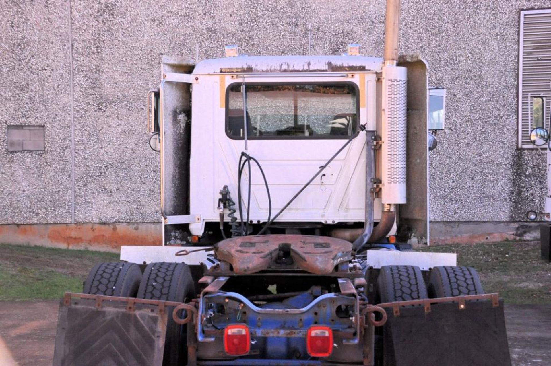 1996 Mack Model CH612, VIN 1M1AA08Y0TW007852, 112 "BBC Conv Cab SBA Tractor 4X2, MILEAGE 439,639 (19 - Image 3 of 5