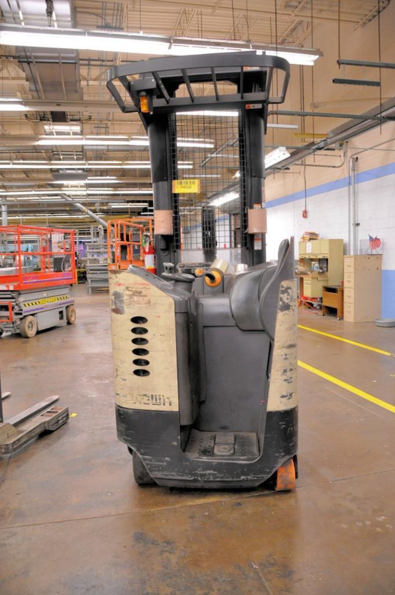 Crown 5200 Series 3,000-lb. Capacity Electric Standup Forklift Truck, S/N: 1A248393 - Image 3 of 5