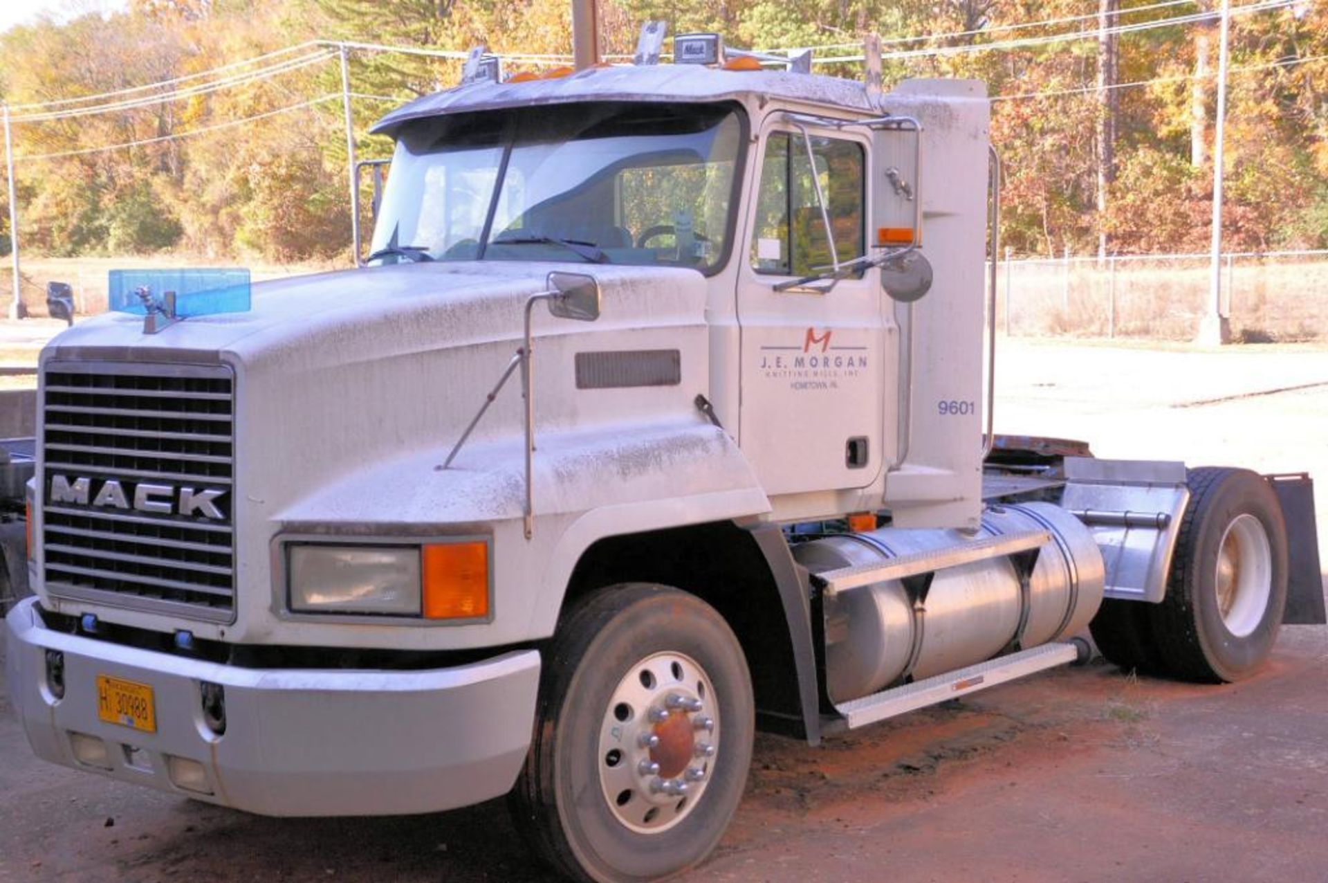 1996 Mack Model CH612, VIN 1M1AA08Y0TW007852, 112 "BBC Conv Cab SBA Tractor 4X2, MILEAGE 439,639 (19