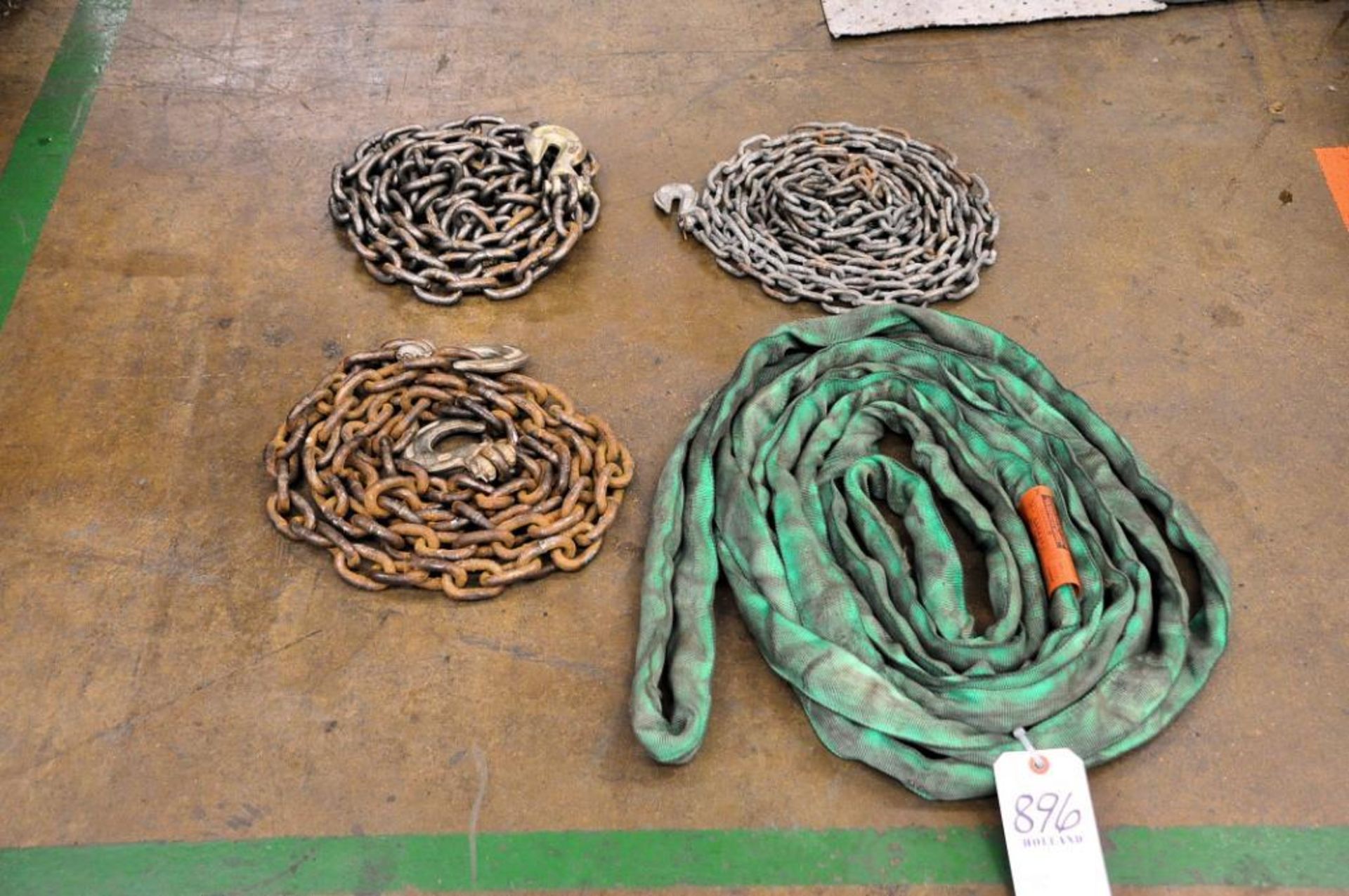 Lot - Chains with Strap Sling