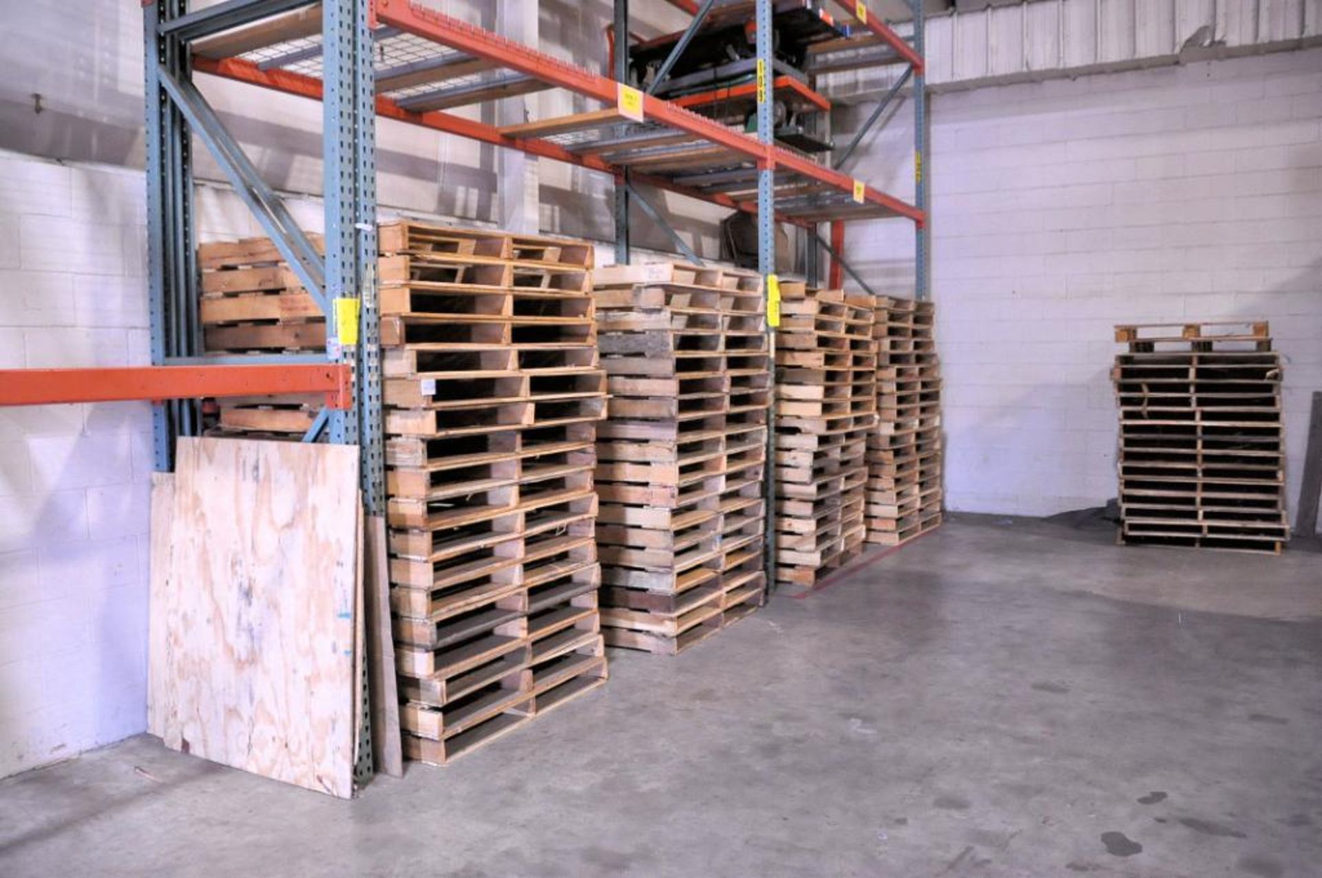 Lot - Empty Pallets