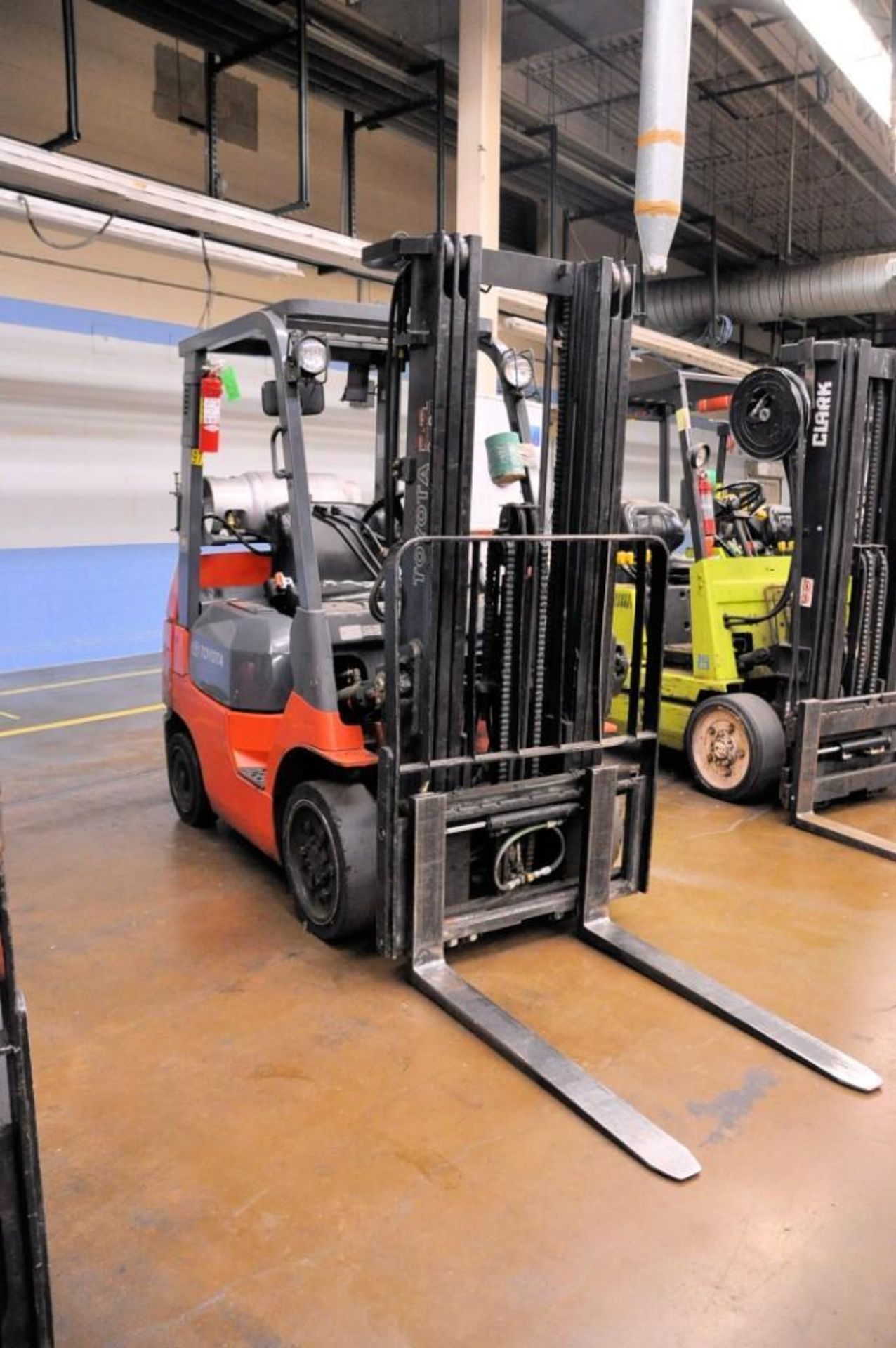 Toyota Model 7FGCU25 4,500-lb. Capacity LP-Gas Forklift Truck, S/N: 72278; 189 in. Lift, 42 in. Fork - Image 2 of 5