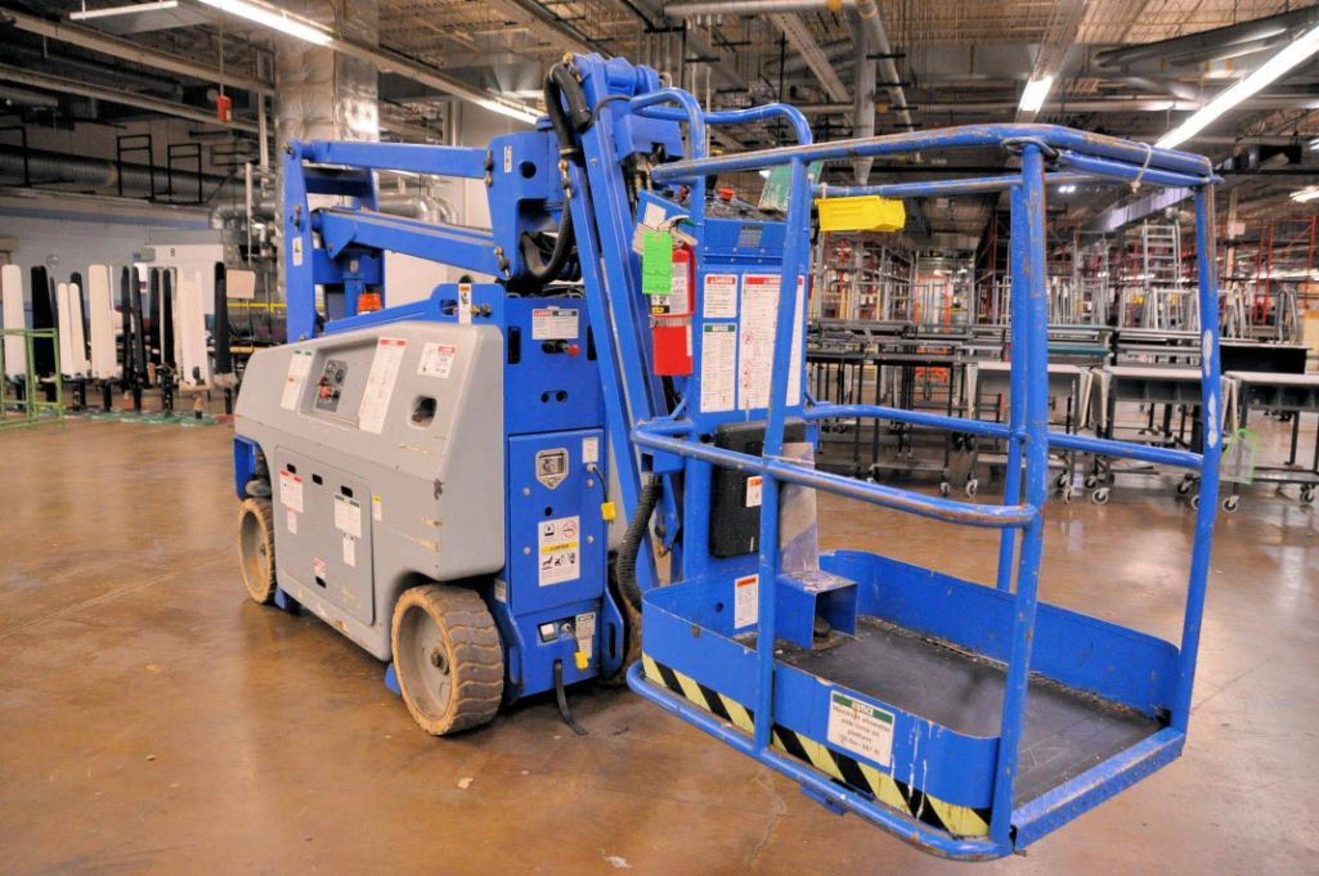 Genie Z-20/8N 20 ft. Articulated Boom Lift - Image 2 of 5