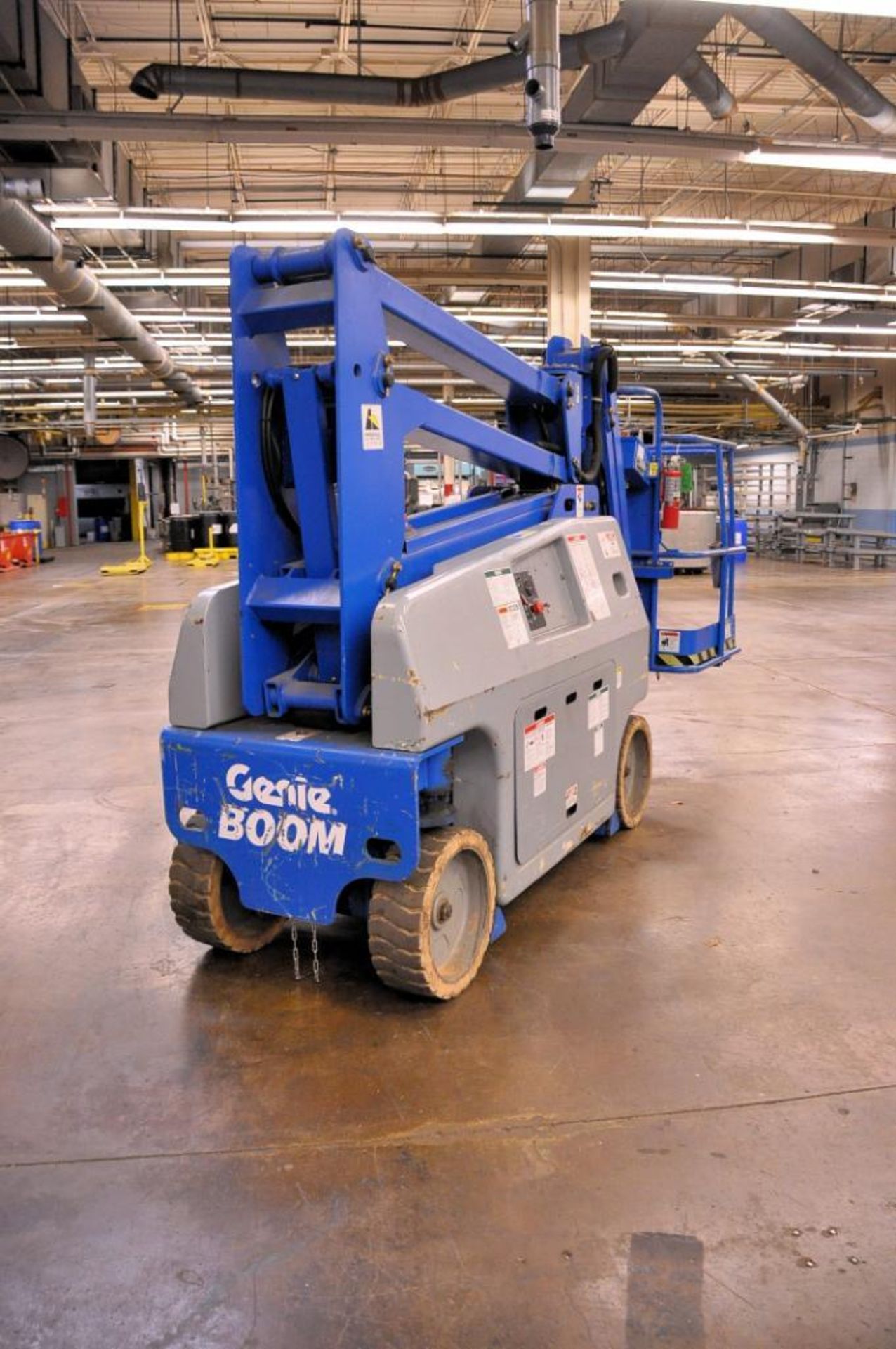 Genie Z-20/8N 20 ft. Articulated Boom Lift - Image 3 of 5