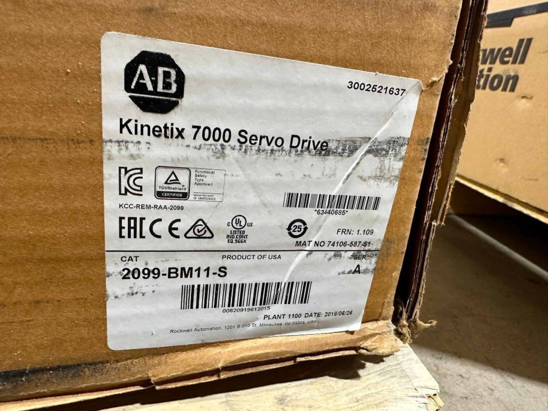 New Kinetix 7000 Servo Drive Cat 2099-BM11-S Manufactured 2018 - Image 3 of 8
