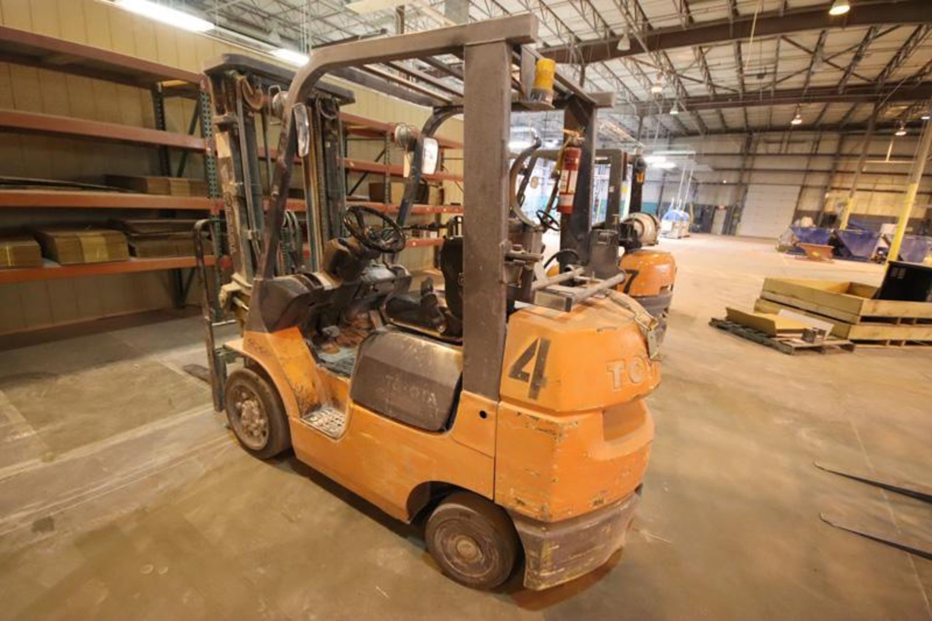 Toyota model 7FGCU25, 4900 lb. LP fueled forklift. S/N 67548, triple mast, solid tires, side shifter - Image 3 of 7