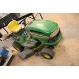 John Deere Lawn Tractor LA-100, 5-Speed, Battery Dead