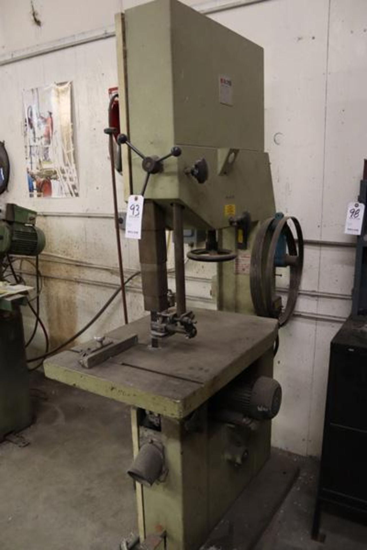 SCMI Vertical Band Saw Model 600SC, S/N#588, 1989, 22" Throat, 23"x32" Table - Image 2 of 3