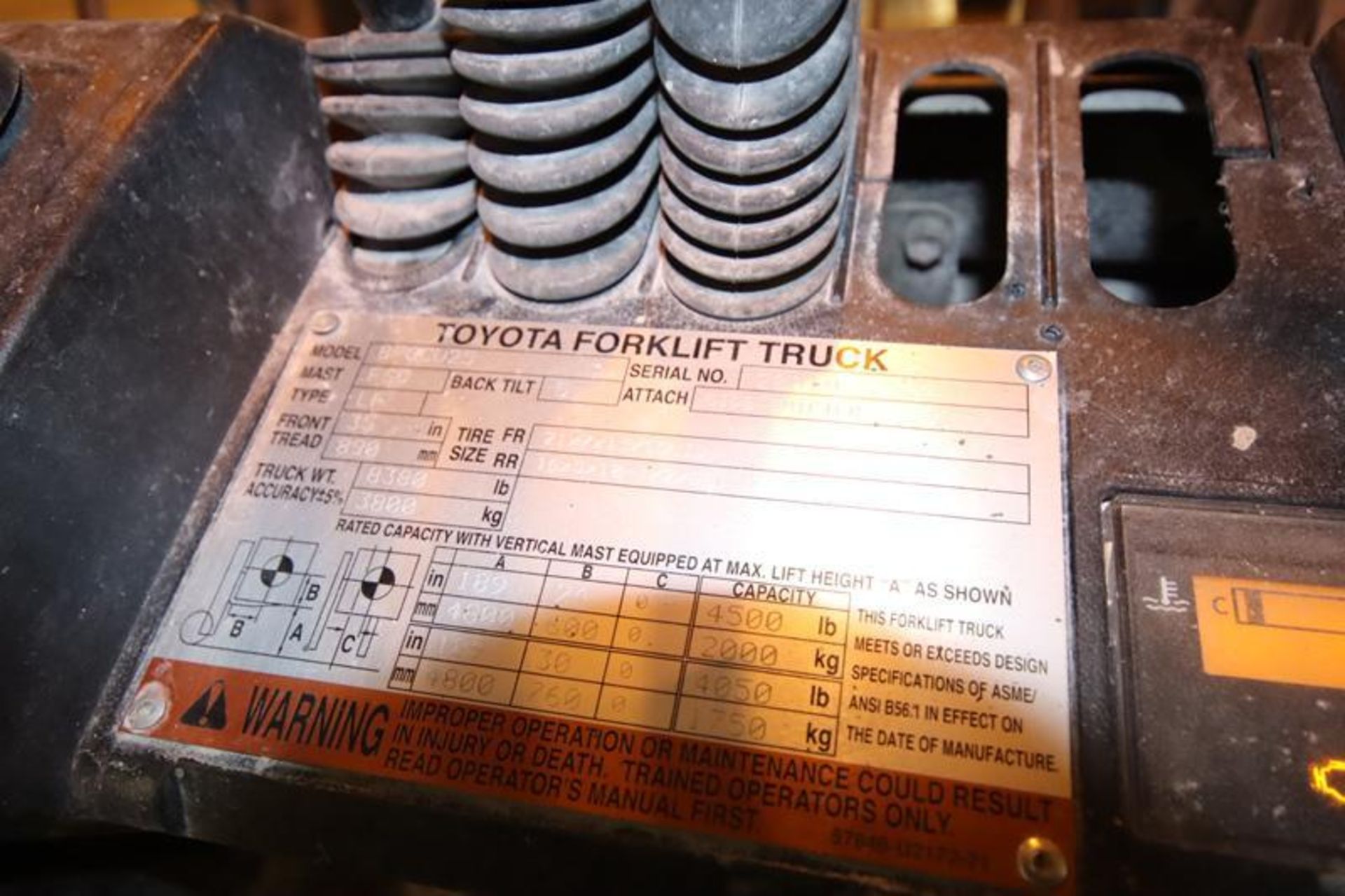 Toyota model 8FGUU25, 4500 lb. LP fueled forklift. S/N 20019, triple mast, solid tires, side shifter - Image 7 of 8