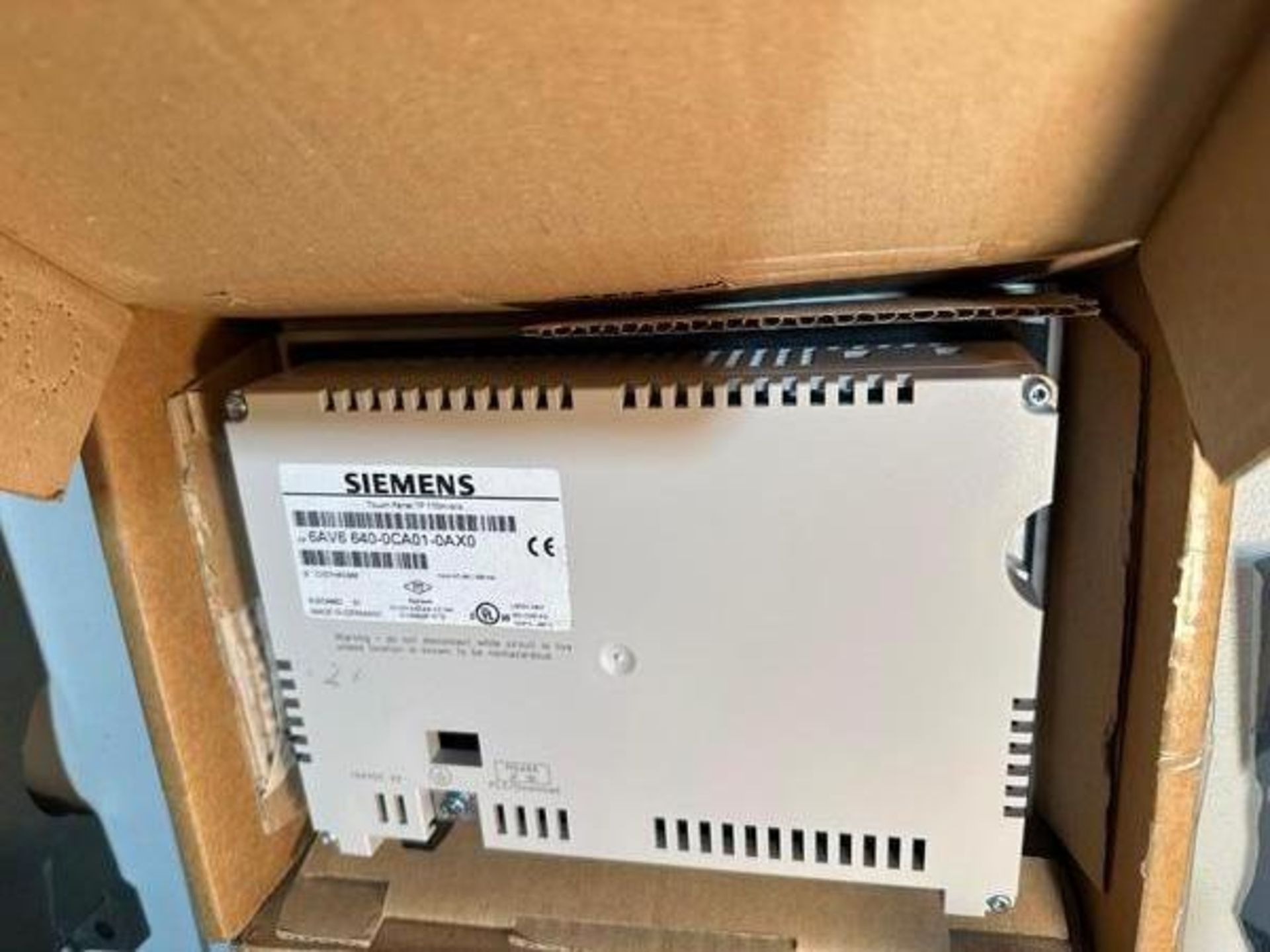 SIEMENS SIMATIC 6AV6640-0CA01-0AX0 TOUCH PANEL TP 170 MICRO - Image 2 of 3