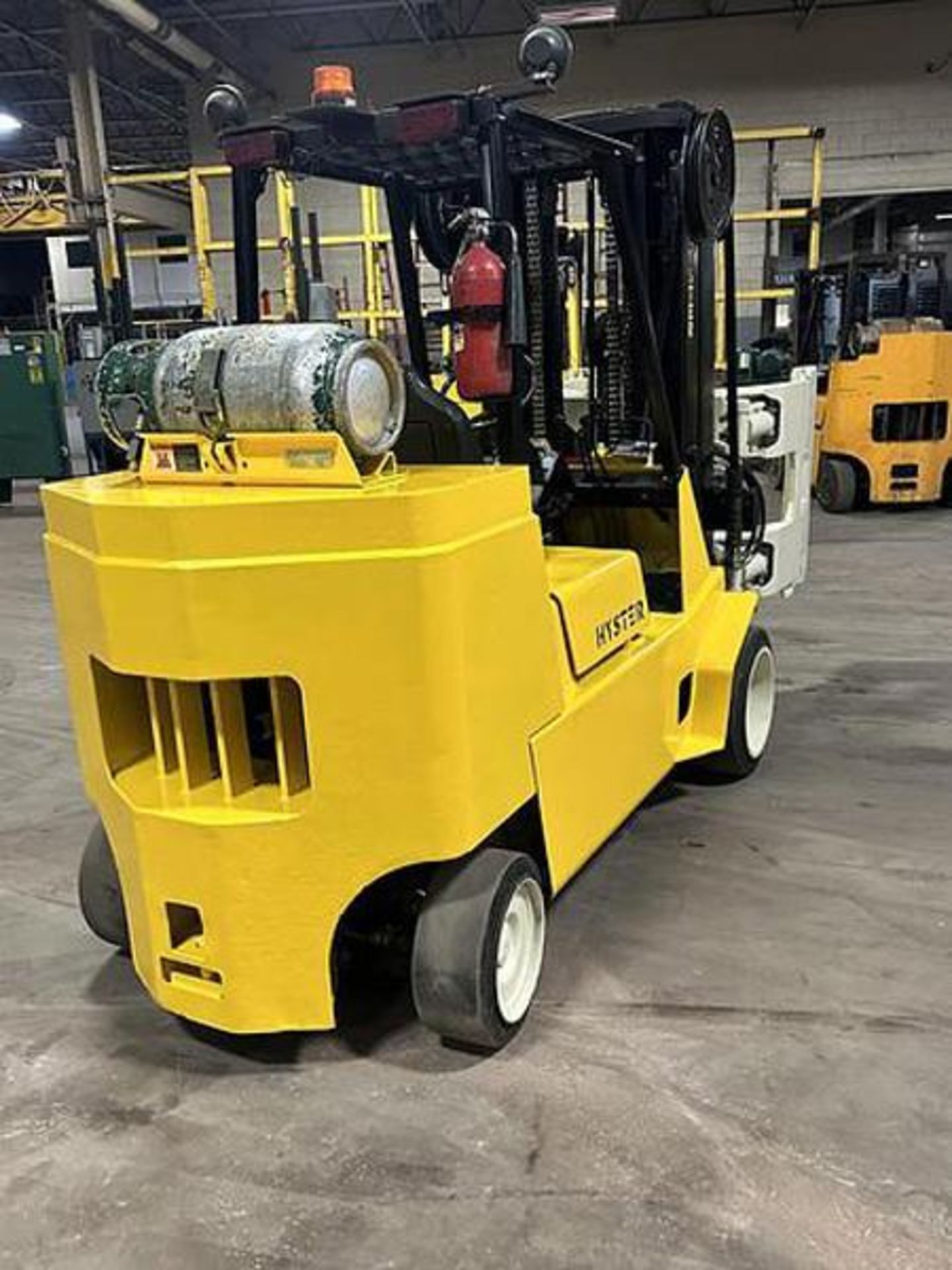 12,000 POUND HYSTER MODEL S120XL2S FORKLIFT WITH PAPER ROLL CLAMP - Image 6 of 9