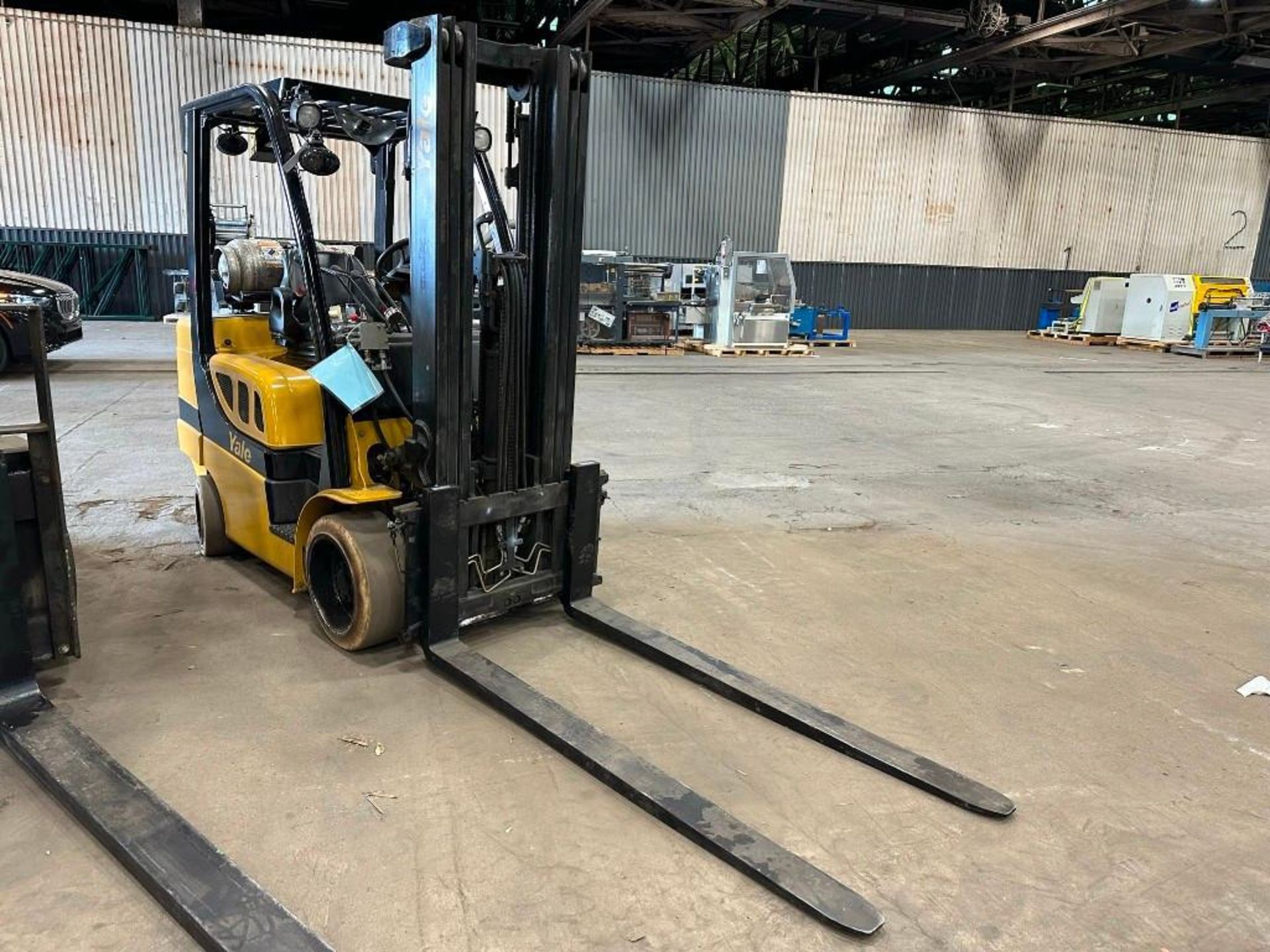 2017 YALE GLC070VX 7000 POUND FORKLIFT