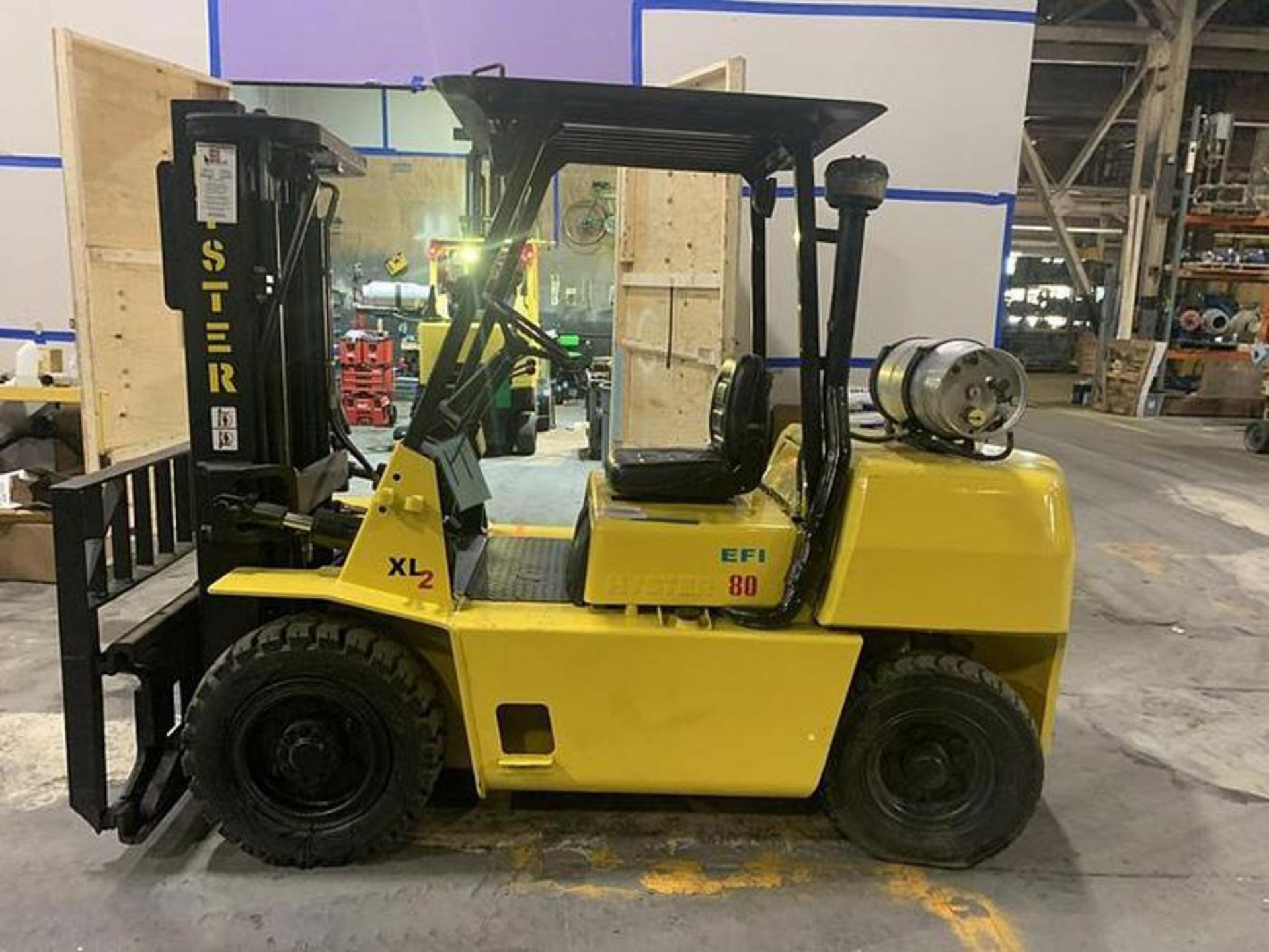 8,000 POUND HYSTER MODEL H80XL PNEUMATIC TIRE TRIPLE STAGE FORKLIFT WITH SIDESHIFT - Image 3 of 10