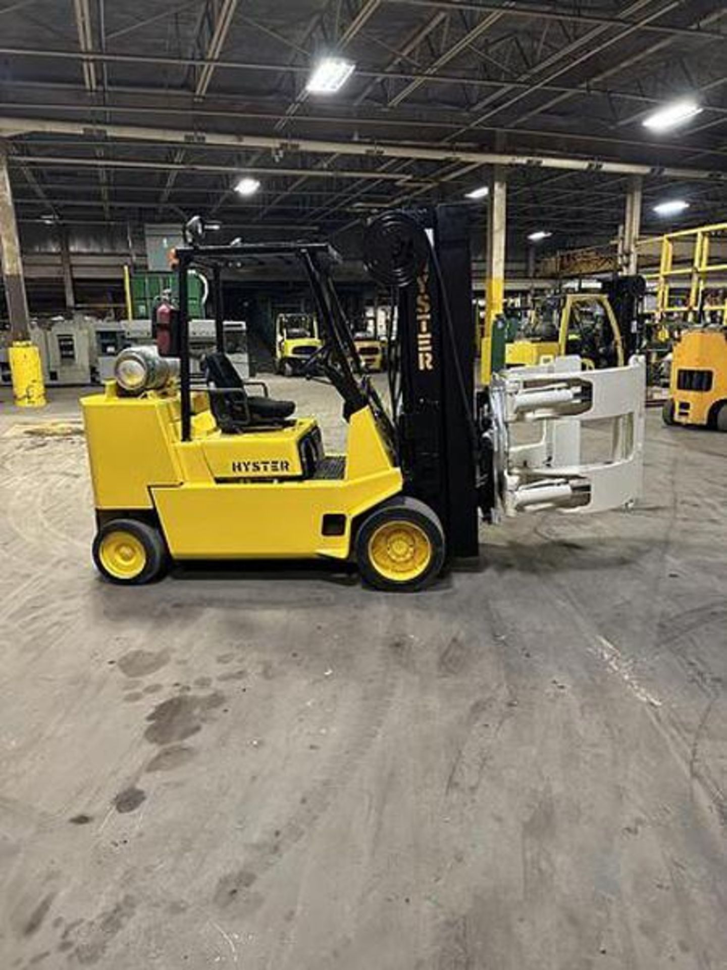 12,000 POUND HYSTER S120XLS FORKLIFT WITH PAPER ROLL CLAMP - Image 5 of 9