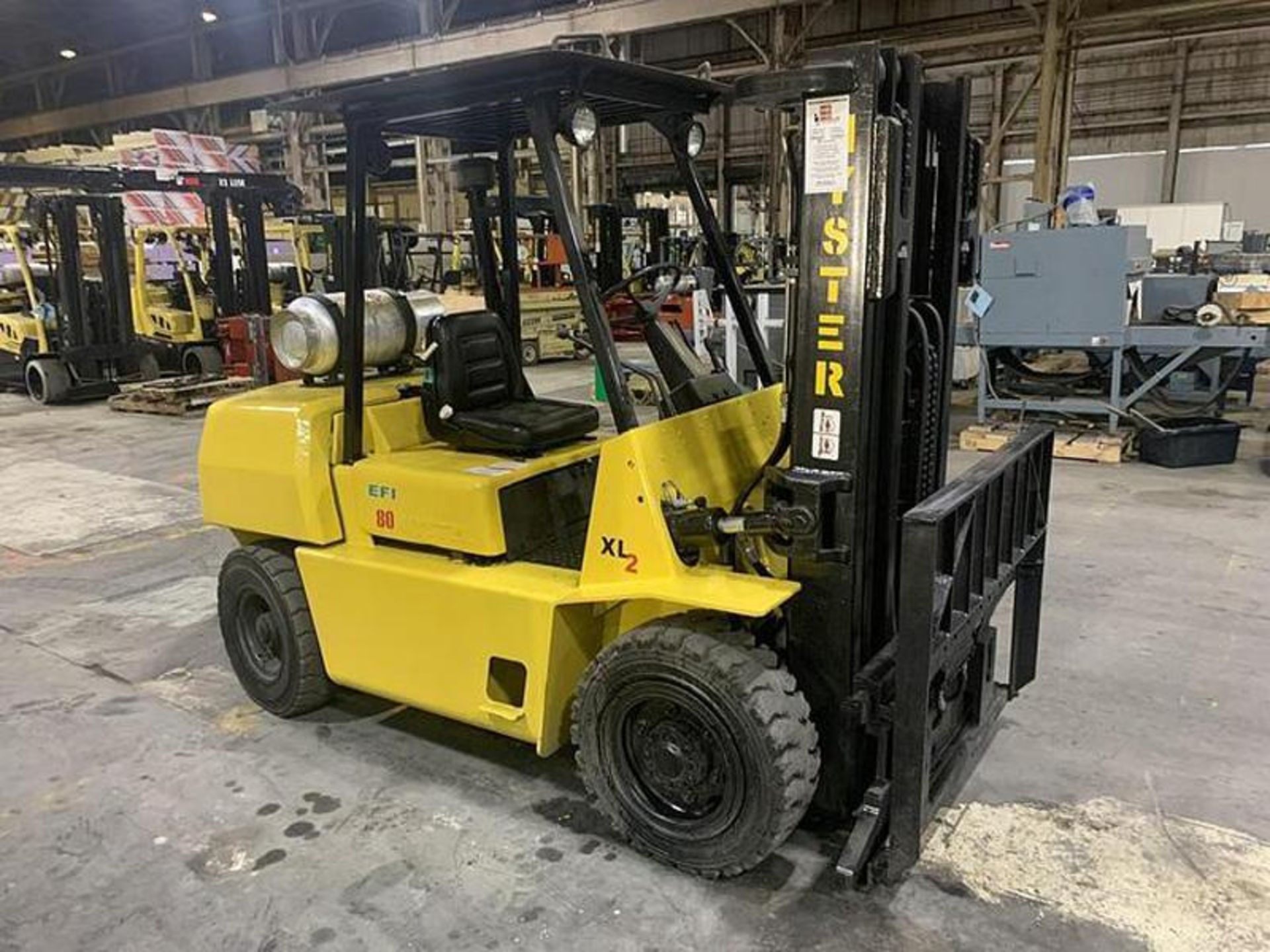 8,000 POUND HYSTER MODEL H80XL PNEUMATIC TIRE TRIPLE STAGE FORKLIFT WITH SIDESHIFT - Image 5 of 10