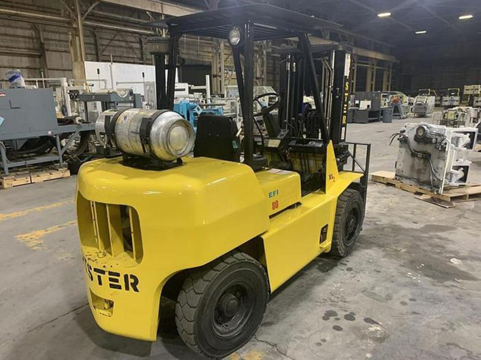 8,000 POUND HYSTER MODEL H80XL PNEUMATIC TIRE TRIPLE STAGE FORKLIFT WITH SIDESHIFT - Image 4 of 10