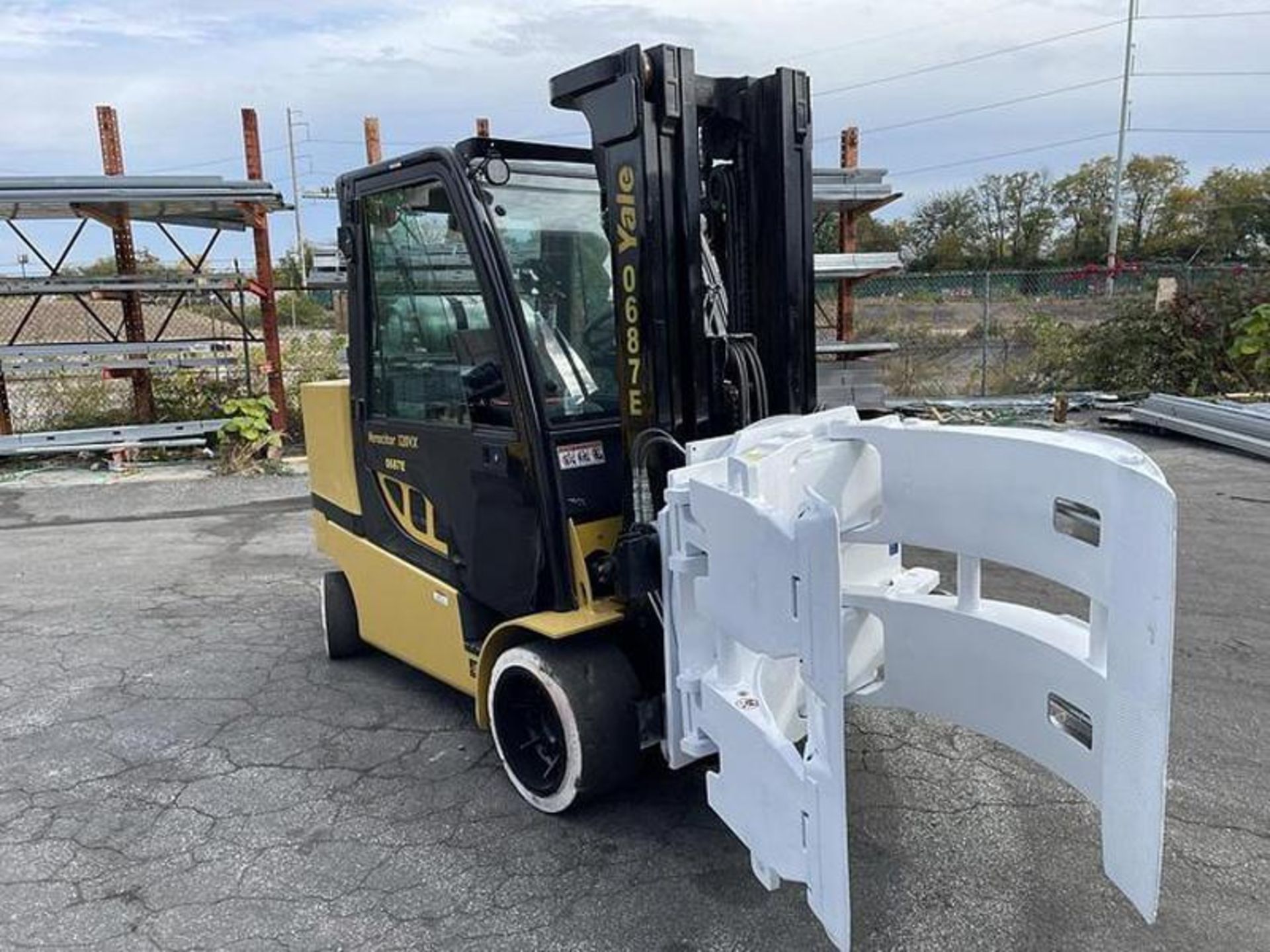 12,000 POUND YALE GLC120VXPRS FORKLIFT WITH 60" CASCADE ROLL CLAMP - Image 2 of 12