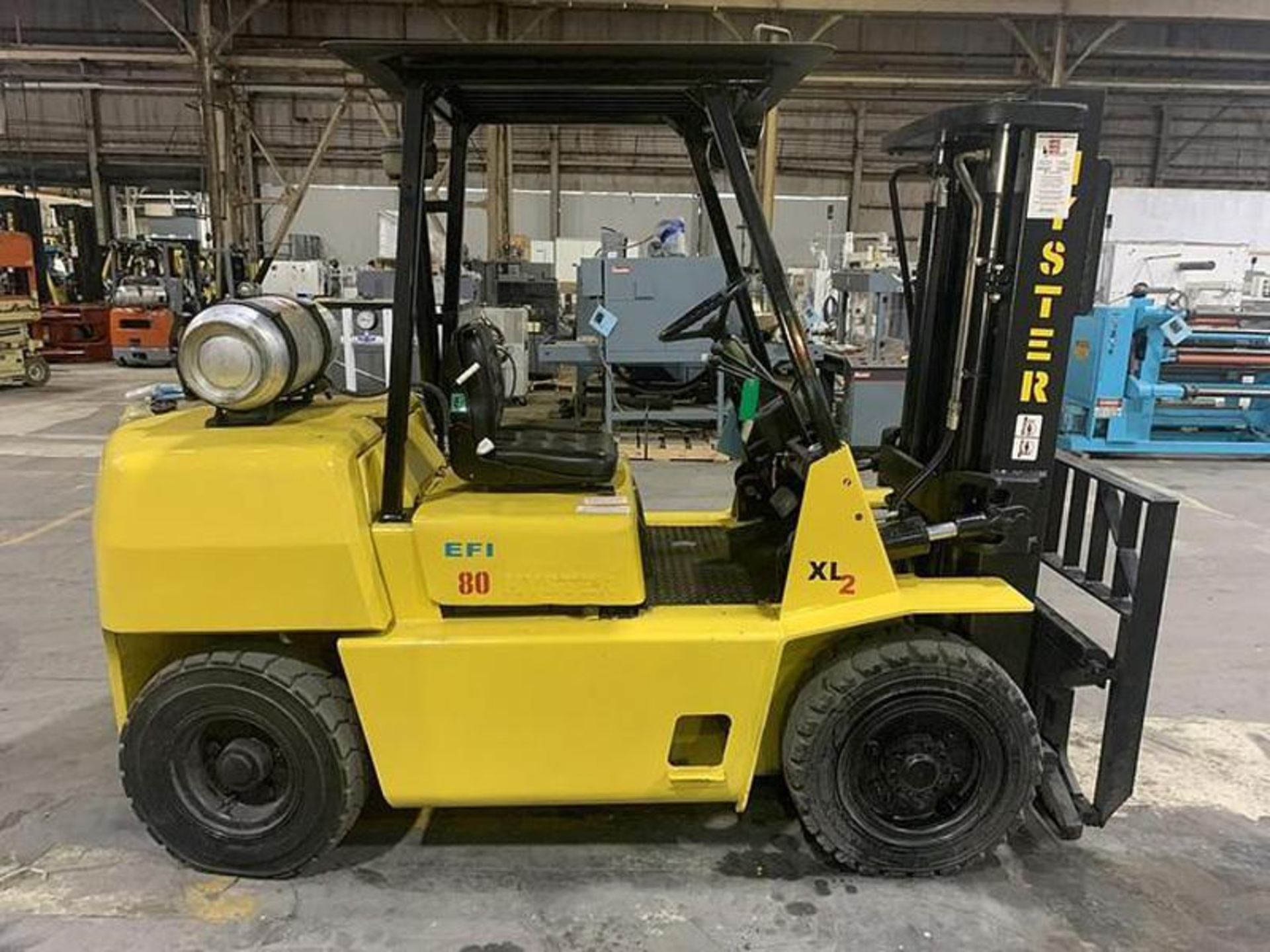 8,000 POUND HYSTER MODEL H80XL PNEUMATIC TIRE TRIPLE STAGE FORKLIFT WITH SIDESHIFT - Image 6 of 10