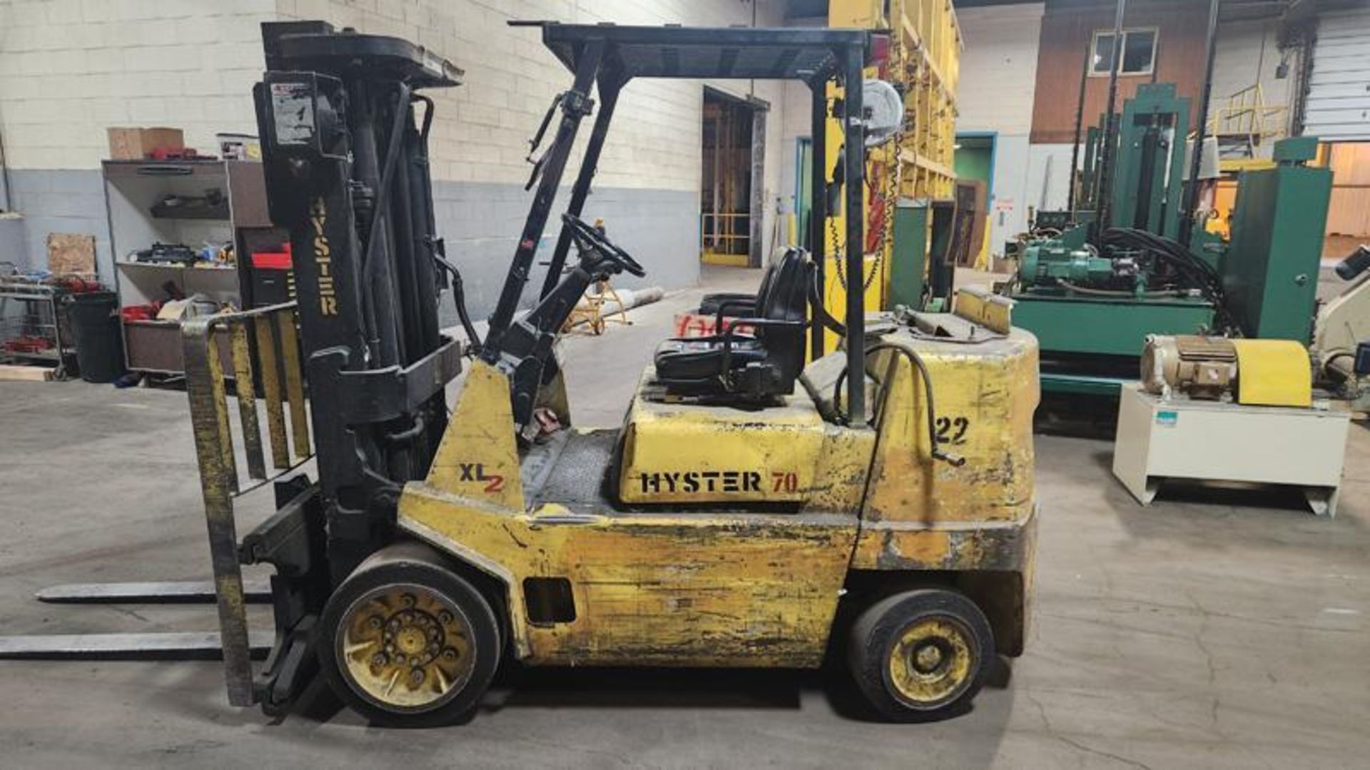 7,000 POUND HYSTER MODEL S70XL FORKLIFT