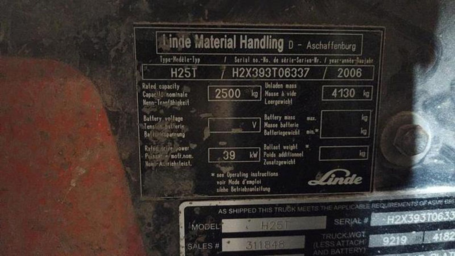 5,000 POUND LINDE H25T FORKLIFT PNEUMATIC TIRES - Image 10 of 10