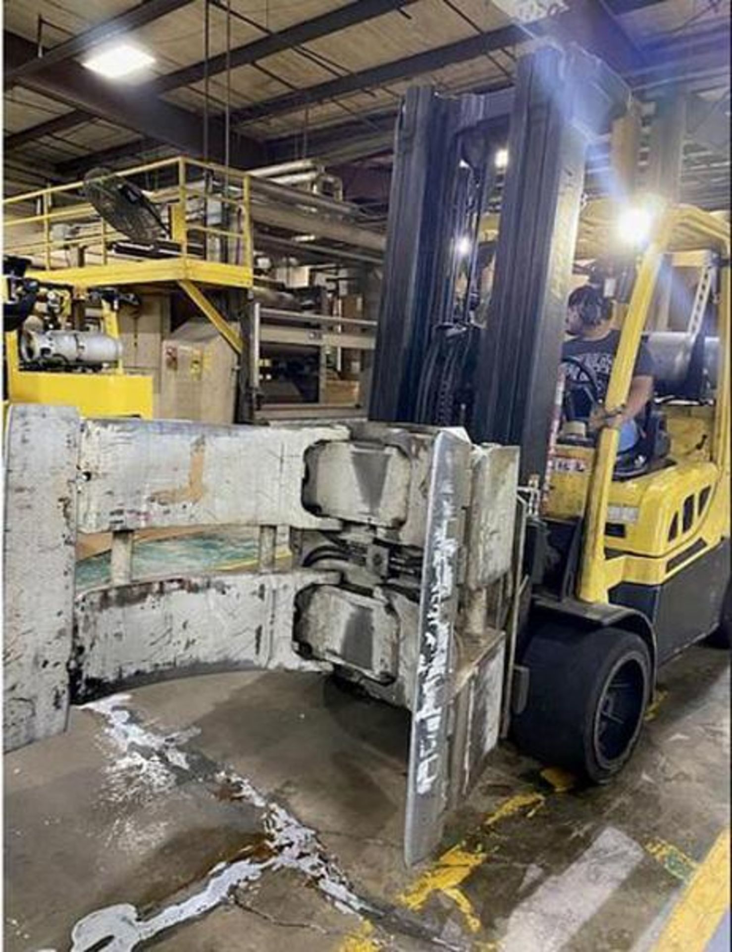 12,000 POUND HYSTER MODEL S120FTPRS 60" CASCADE PAPER ROLL CLAMP - Image 2 of 7