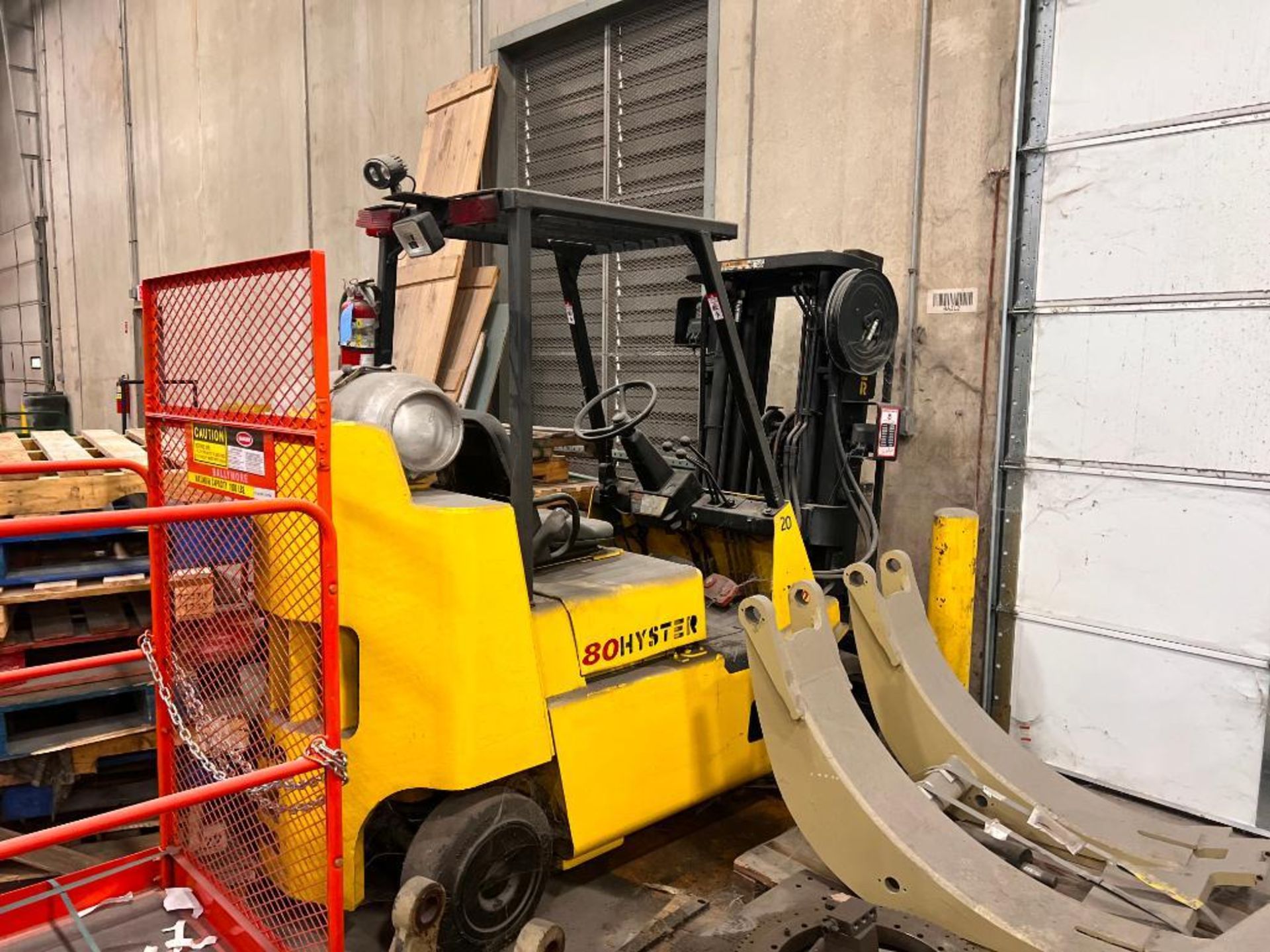 8,000 POUND HYSTER FORKLIFT MODEL S80XLBCS