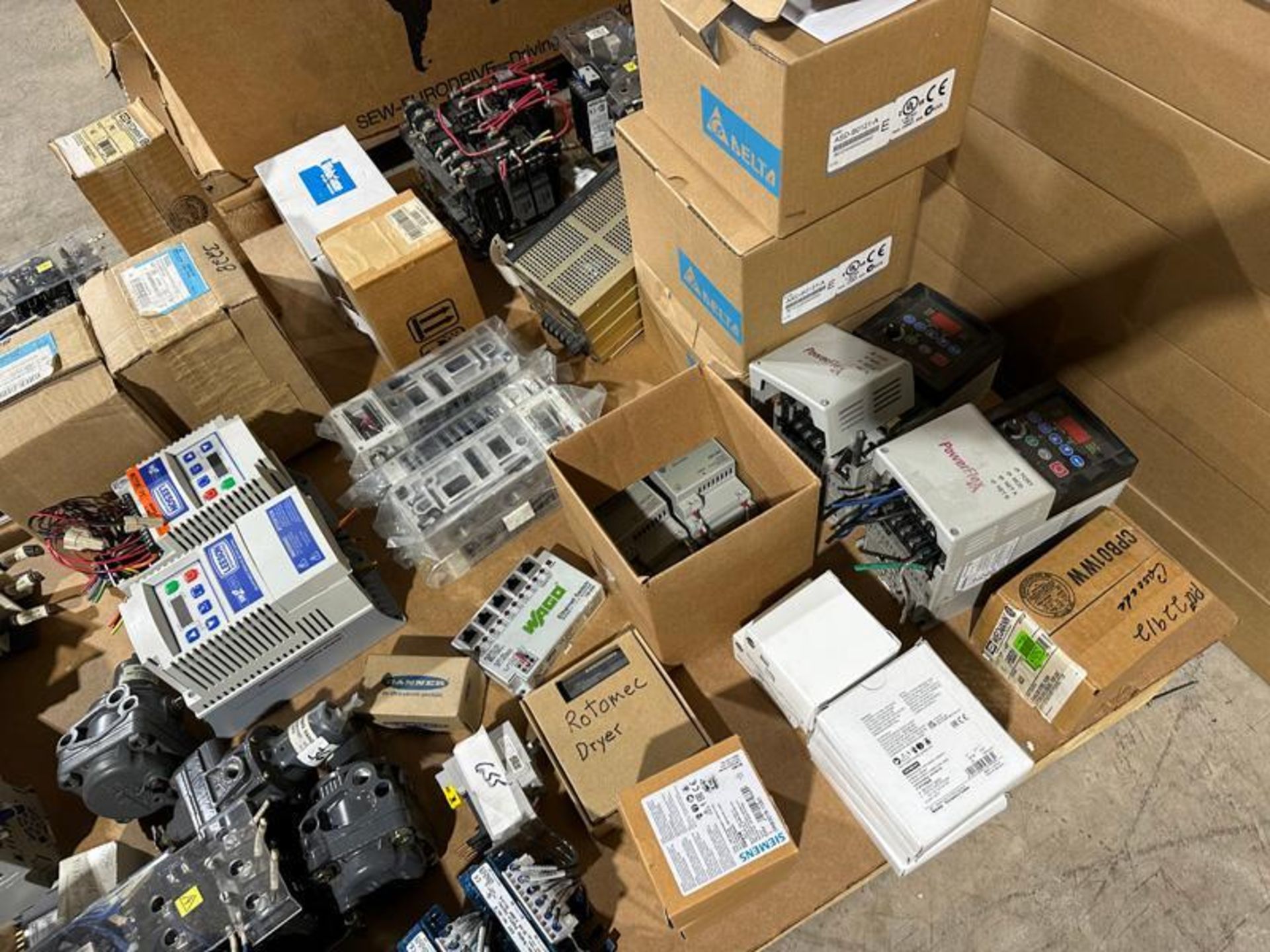 SKID OF ALLEN BRADLEY UNITS AND VARIOUS ELECTRICAL COMPONENTS - Image 4 of 5