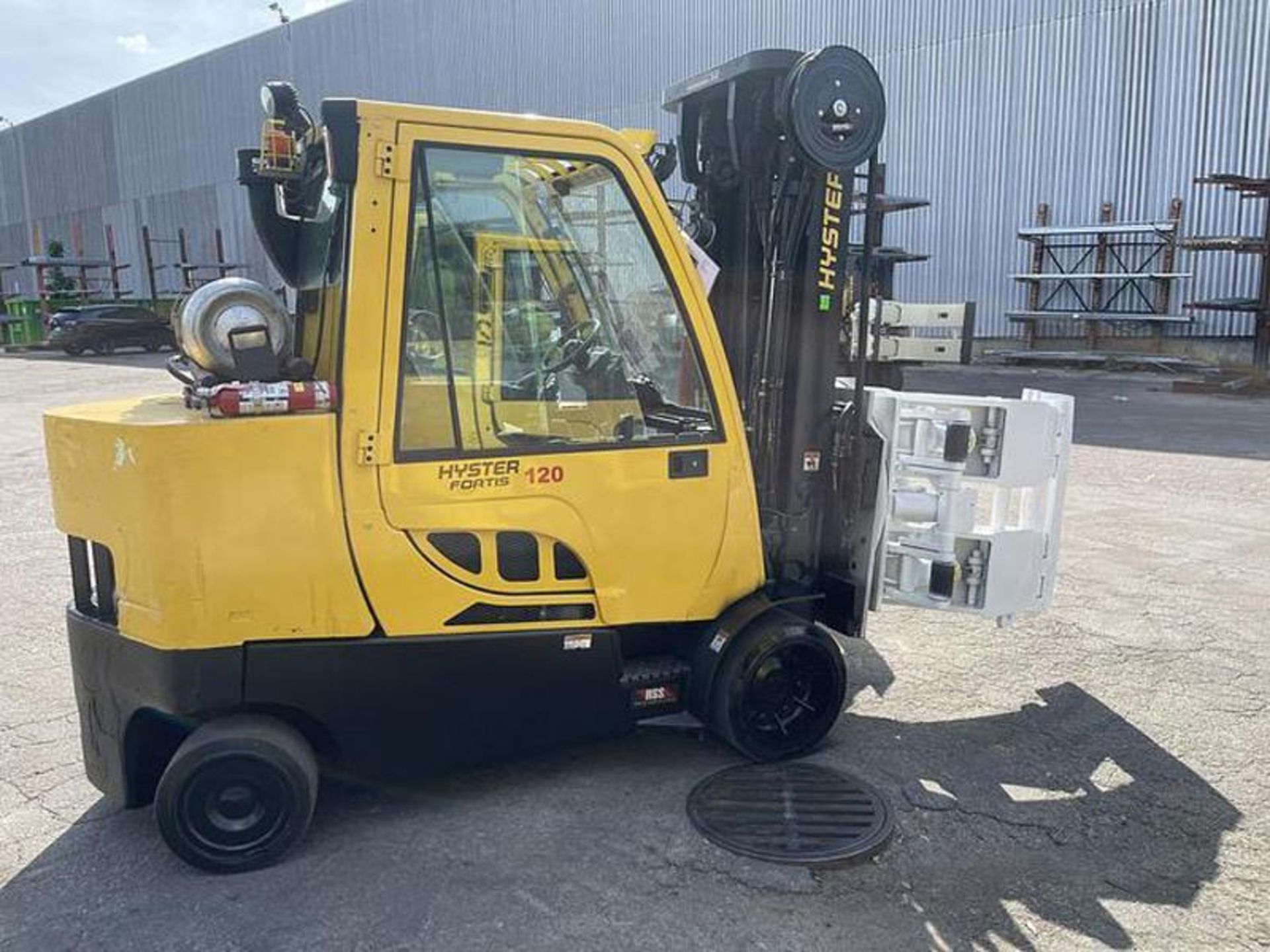 12,000 POUND HYSTER S120FTPRS FORKLIFT WITH PAPER ROLL CLAMP MFG. 2017 - Image 4 of 17