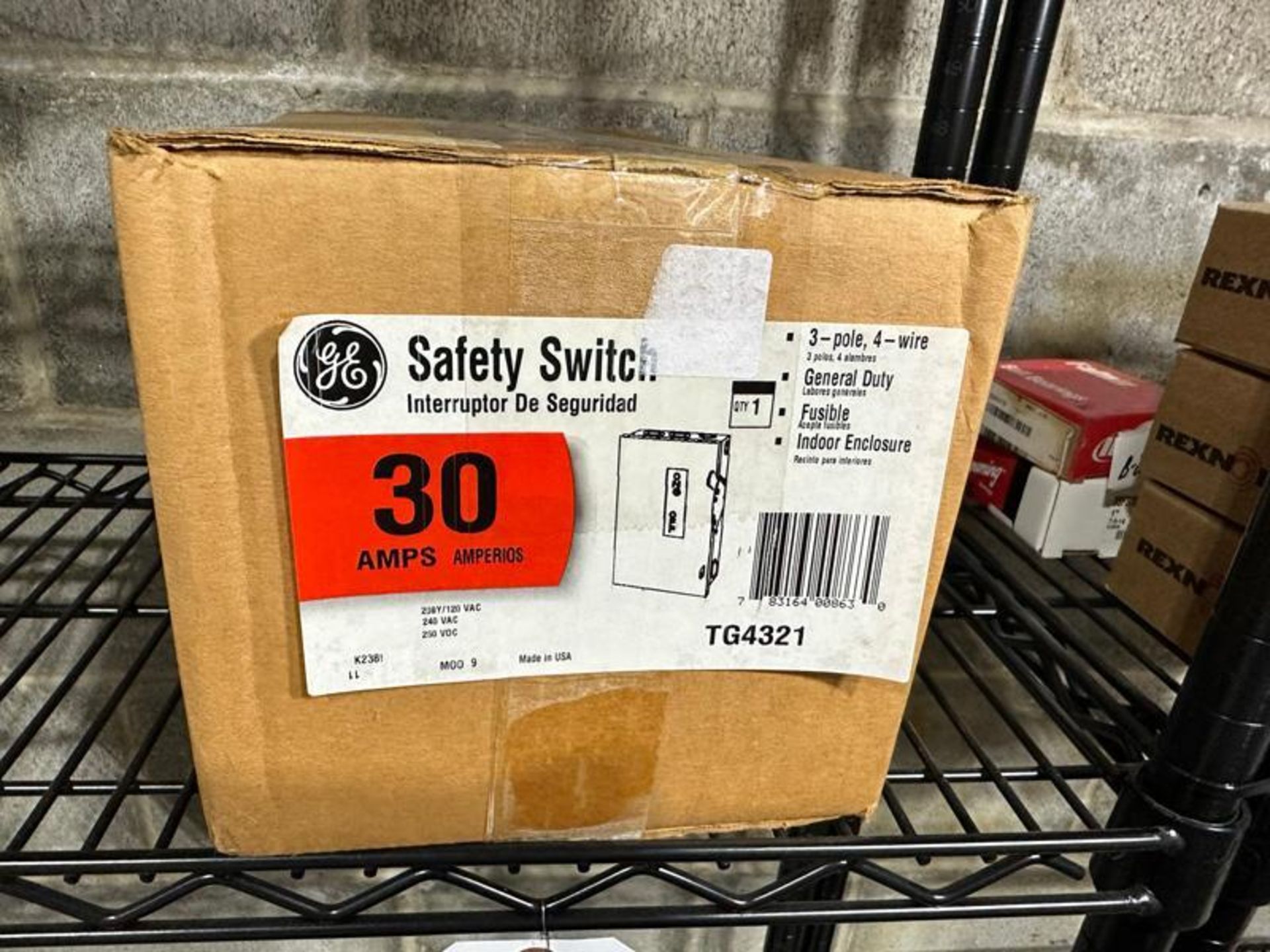 General Electric TG4321 Enclosed Safety Switch 30A 240VAC/250VDC