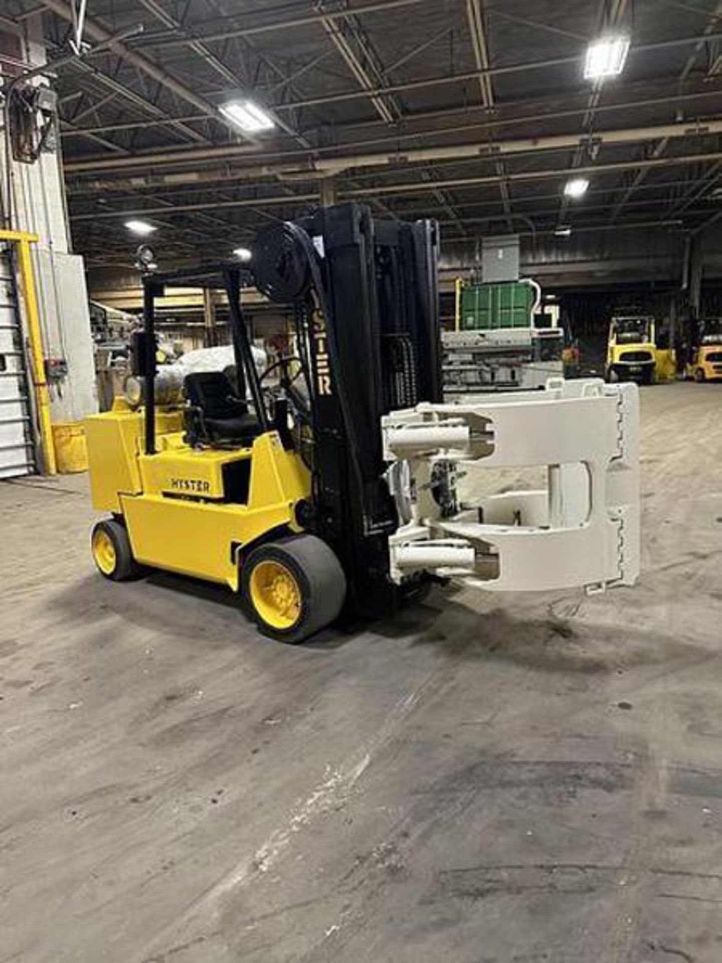 12,000 POUND HYSTER S120XLS FORKLIFT WITH PAPER ROLL CLAMP - Image 6 of 9