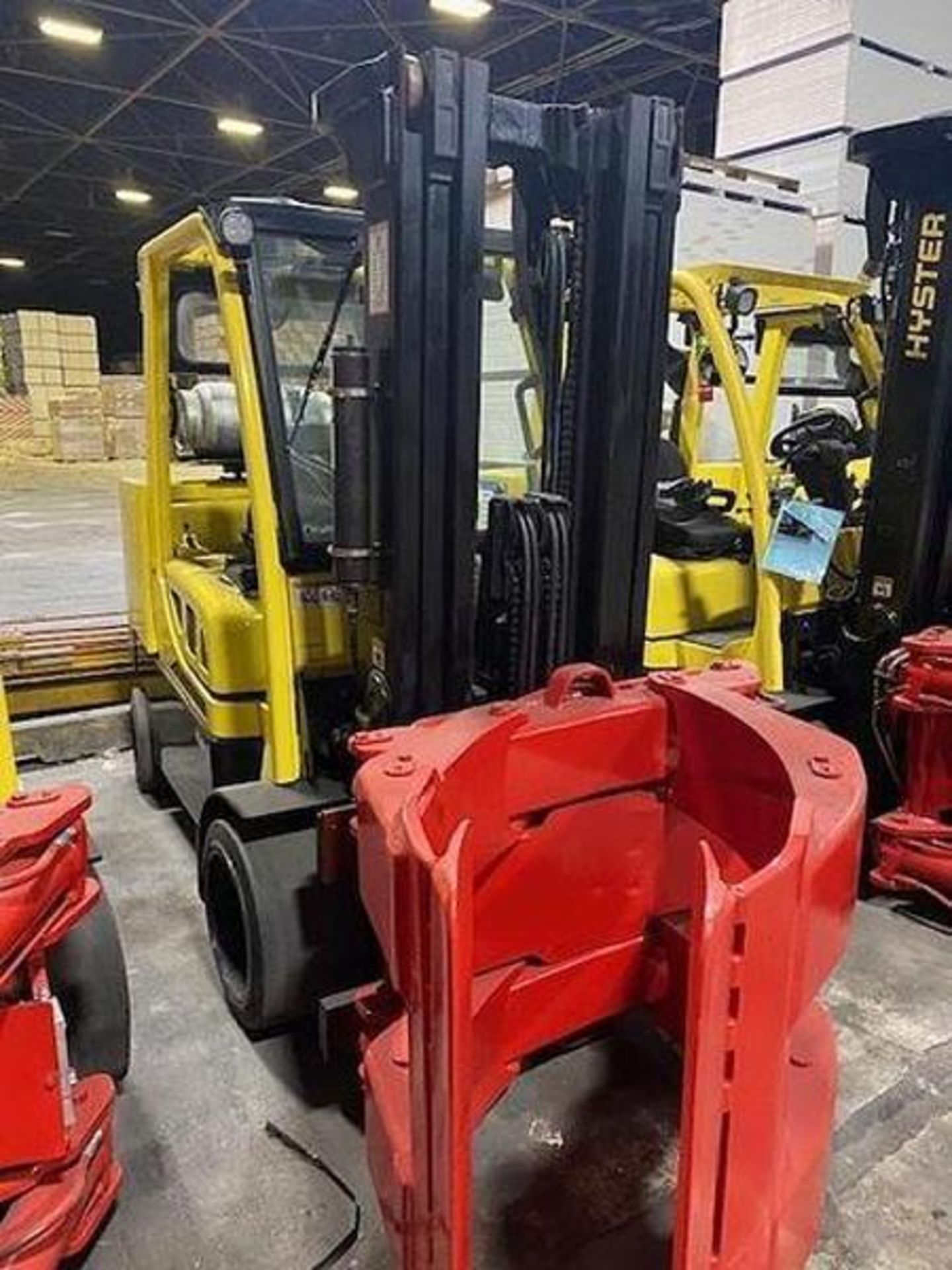 2018 HYSTER S120FT-PRS FORKLIFT WITH 60" ROLL CLAMP - Image 2 of 7