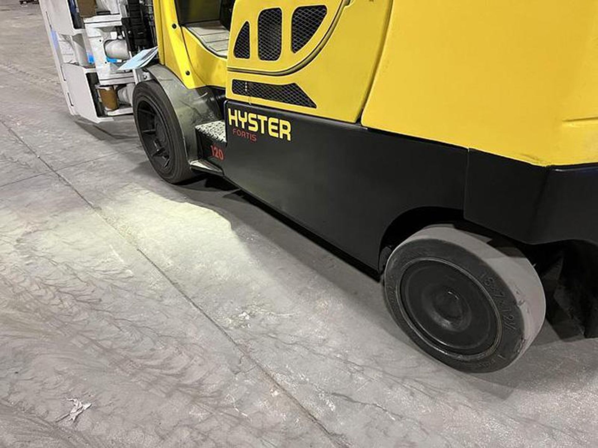 2018 12,000 POUND HYSTER MODEL S120FTPRS TWO STAGE MAST - Image 7 of 17