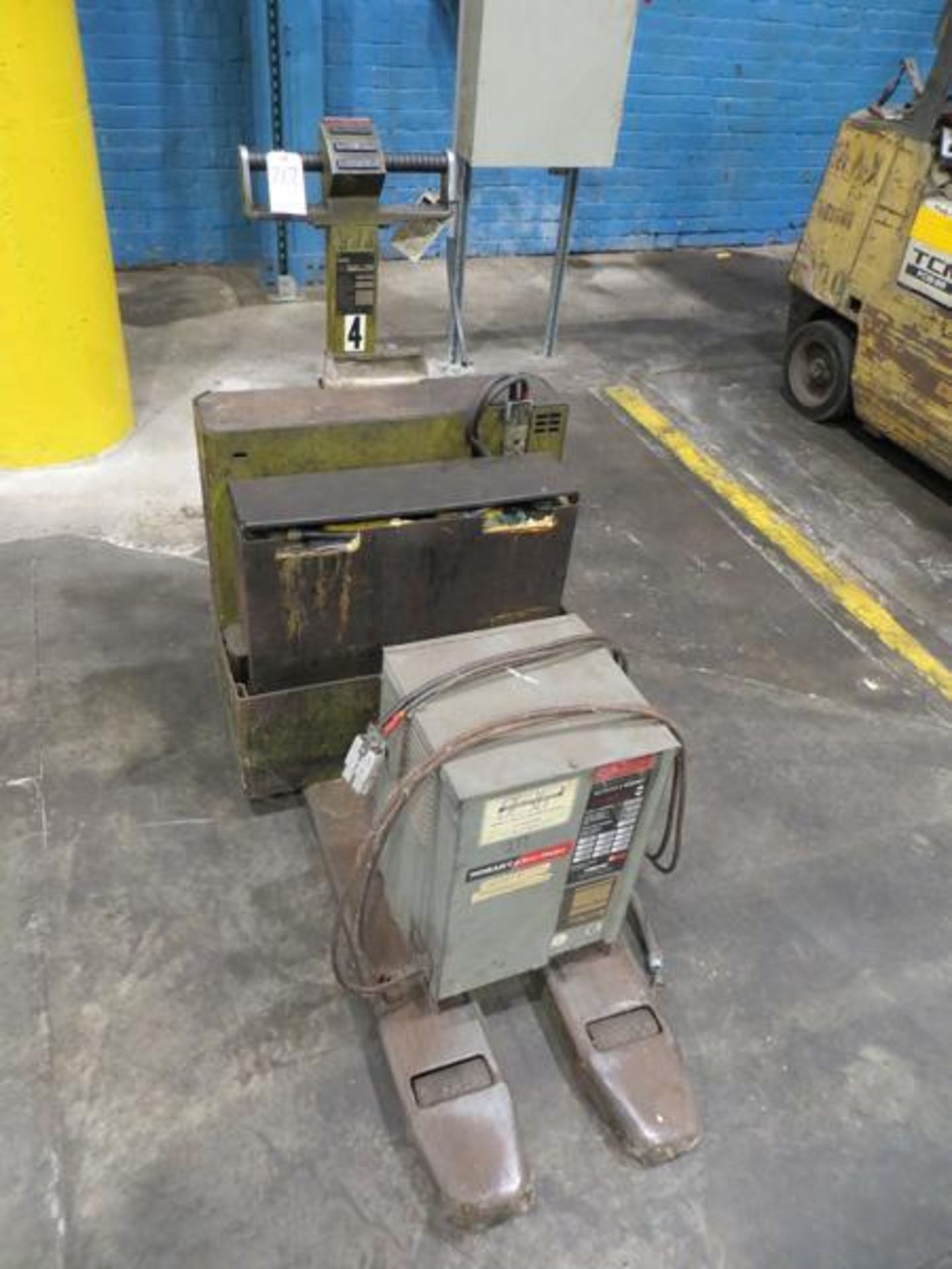 Clark electric pallet jack with charger, 4,000lb capacity, M/N WP40