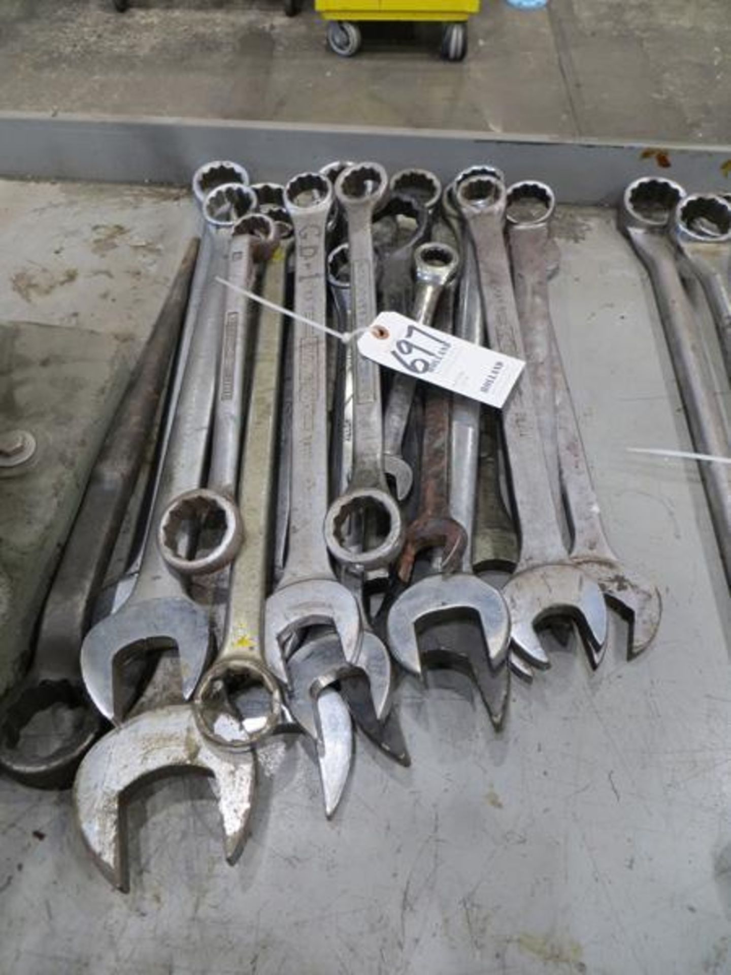 Approx. 17 assorted wrenches