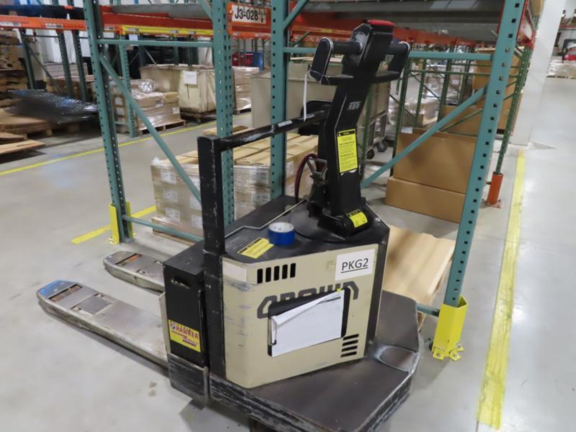 Crown Electric Lift Jack Model 60PE-22-2, Max capacity 6000 lb, 4ft forks, no charging station