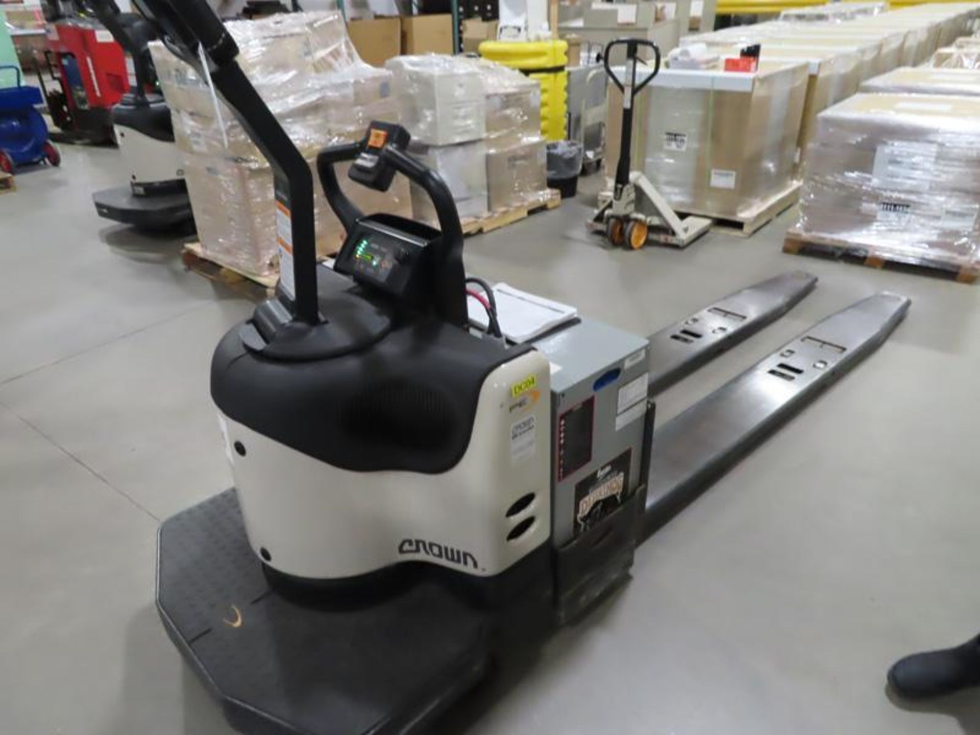 Crown Electric Lift Jack E90D-13 with DC4 Charger, 92 inch forks, new battery , comes with Workhog E